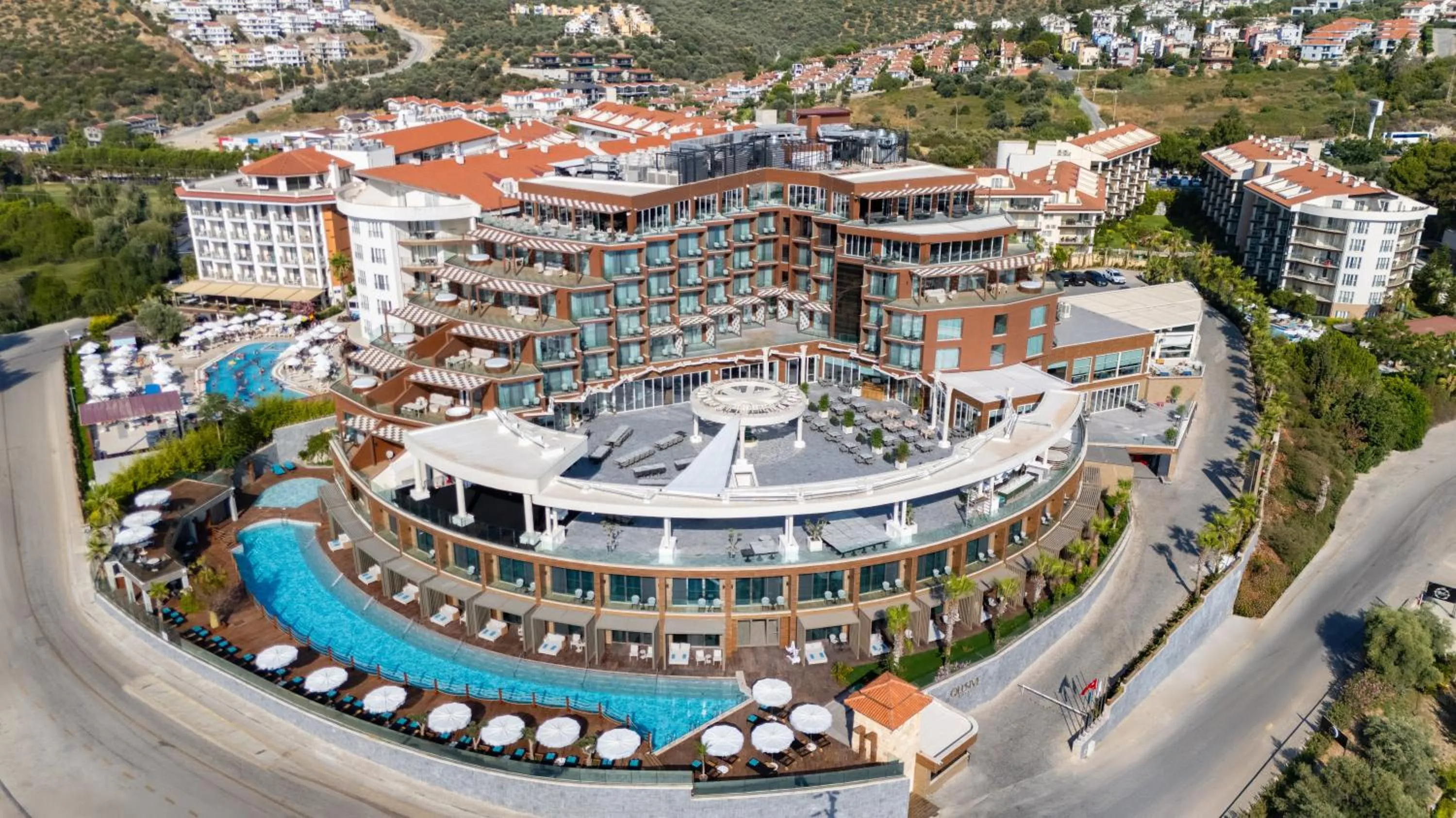 Property building in Qlusive Hotel