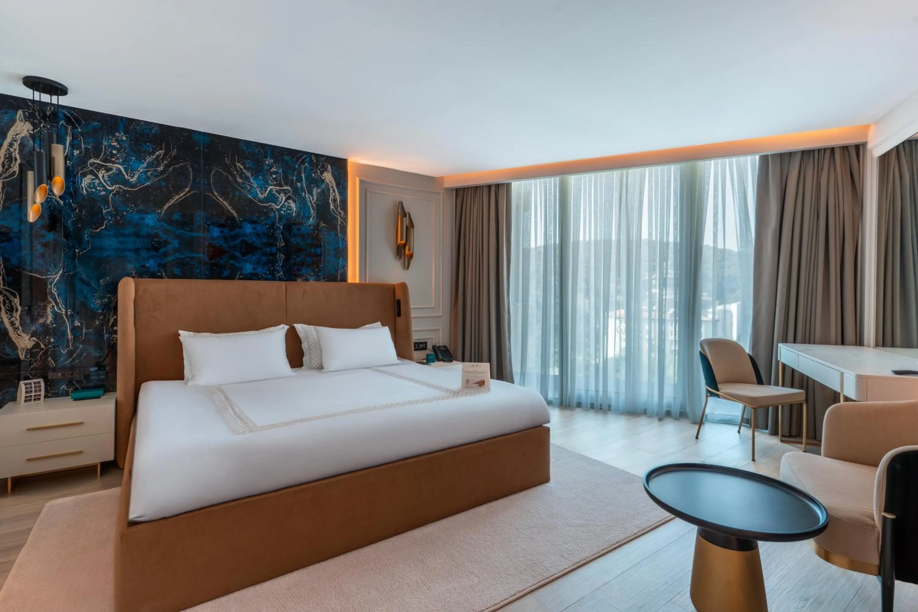 Photo of the whole room, Bed in Qlusive Hotel