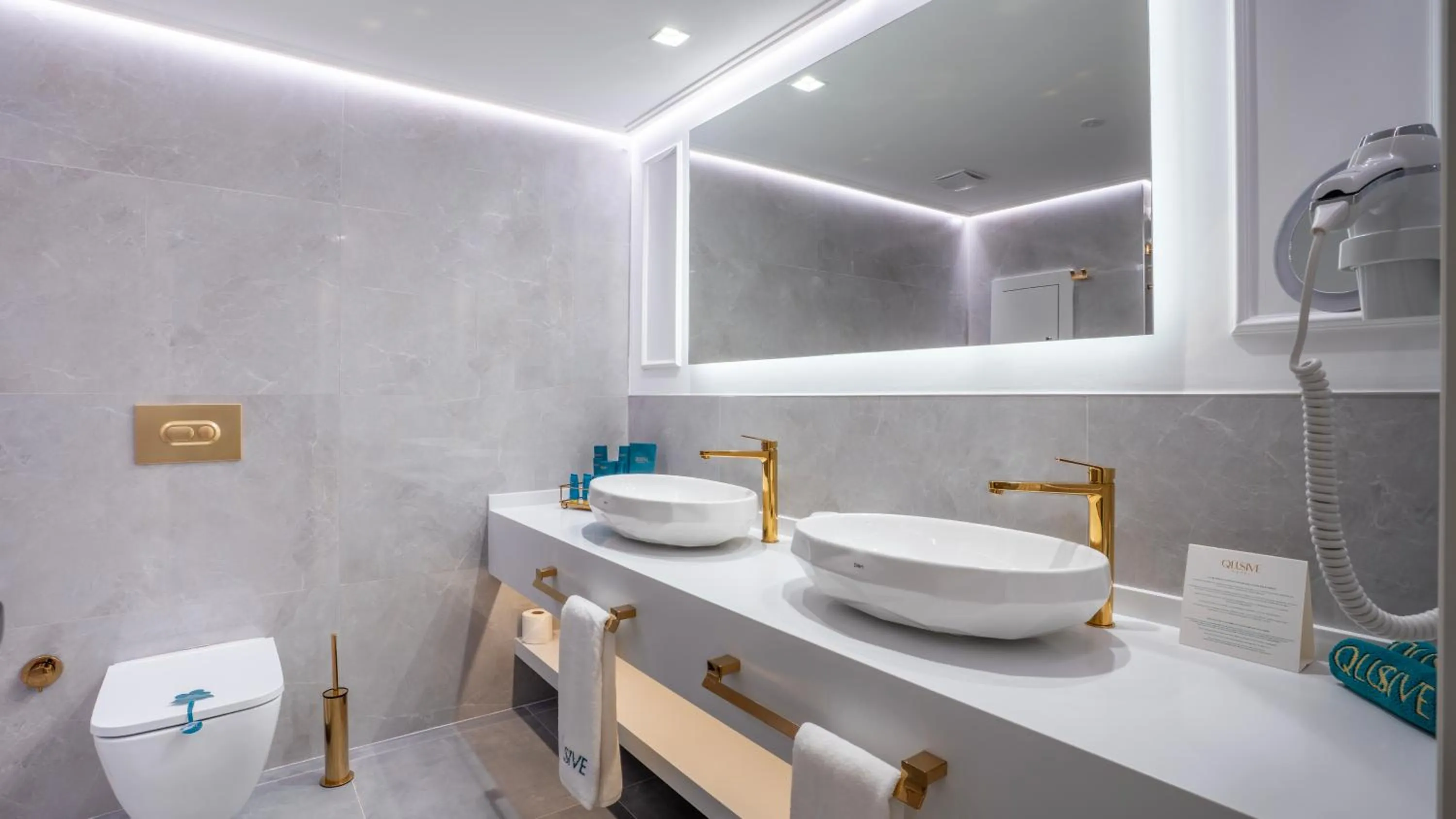 Bathroom in Qlusive Hotel