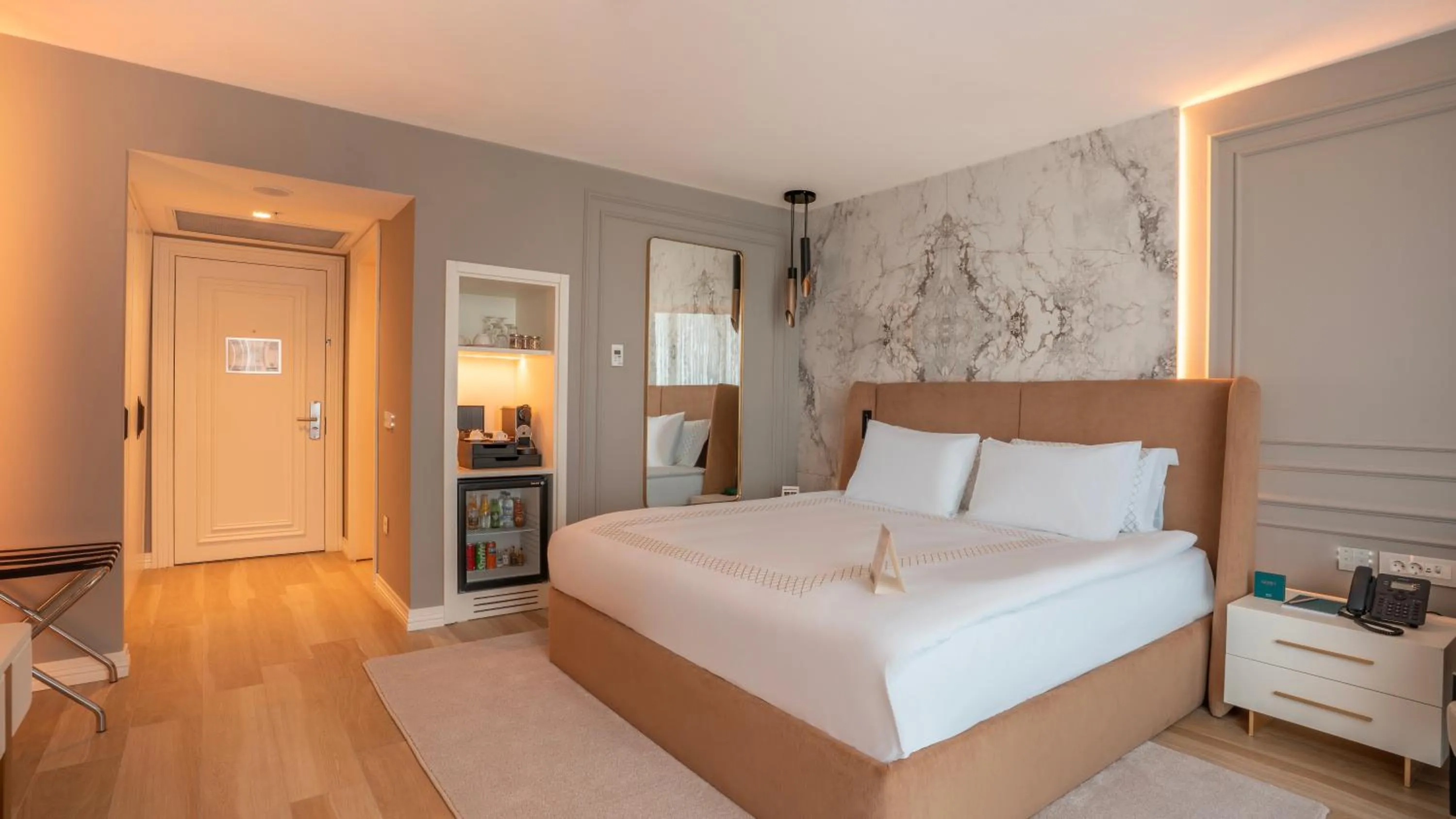 Bedroom, Bed in Qlusive Hotel