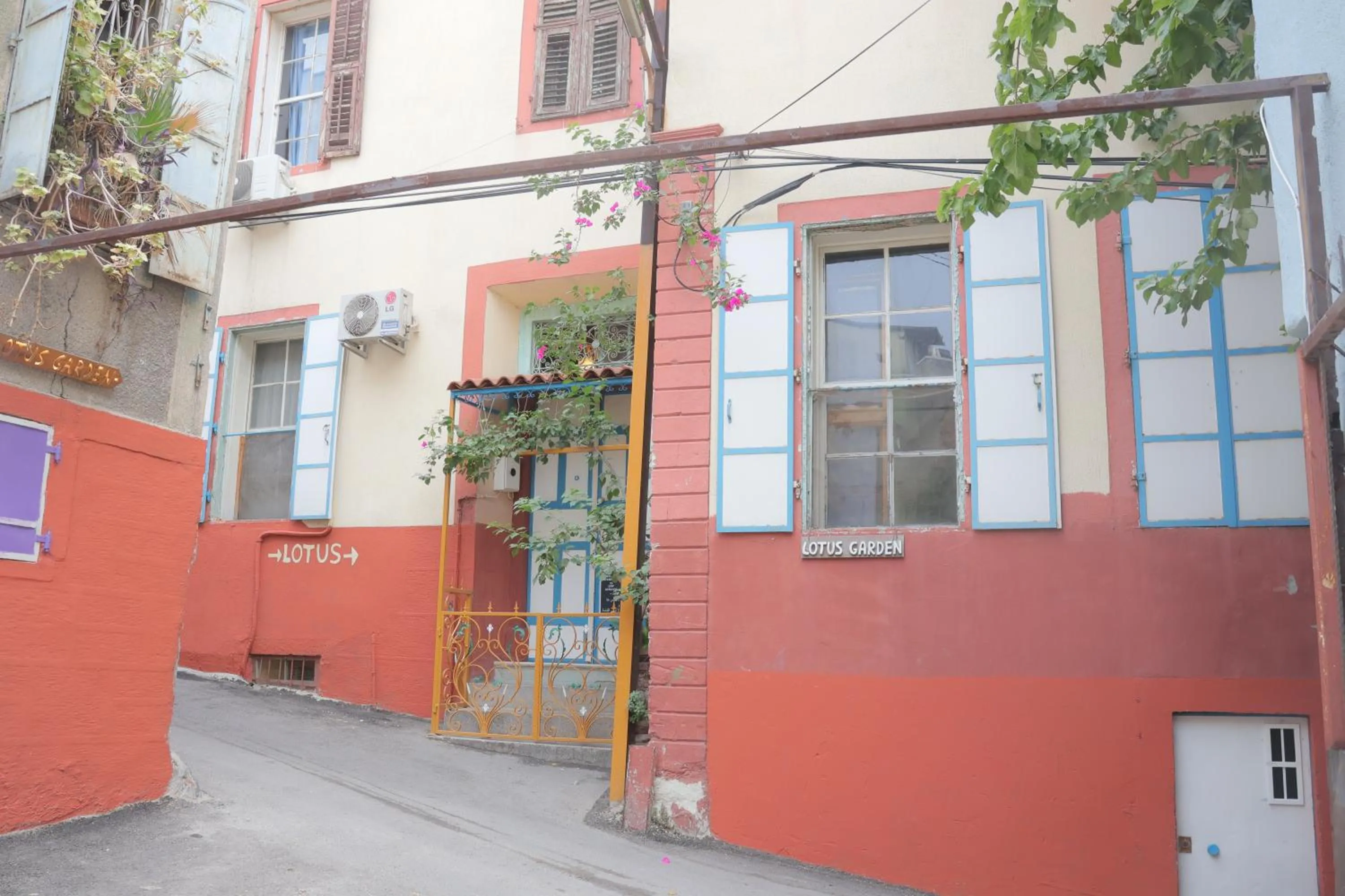 Lotus Garden Hostel Izmir