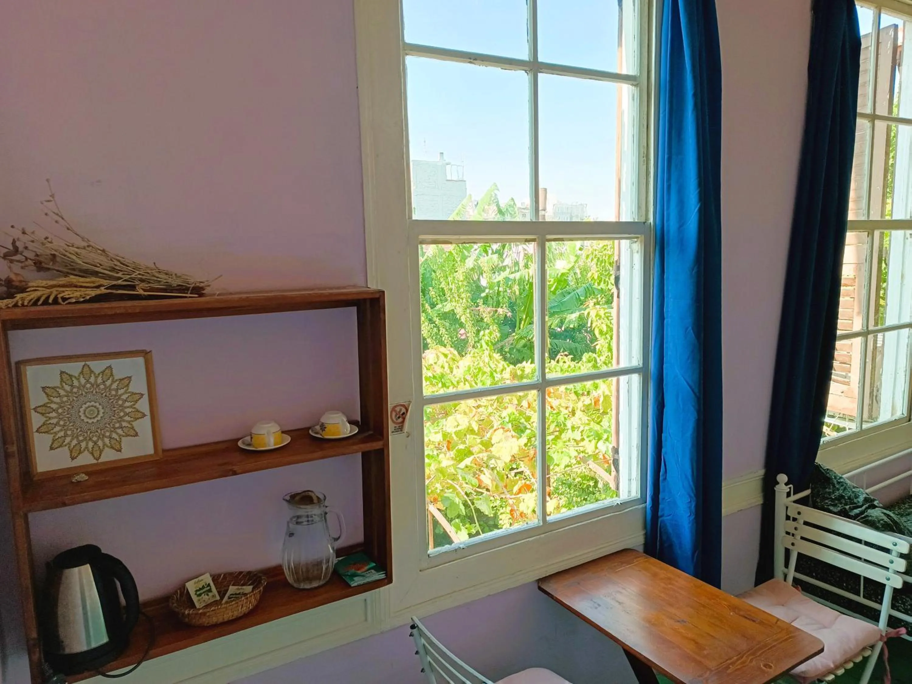 Coffee/tea facilities in Lotus Garden Hostel Izmir