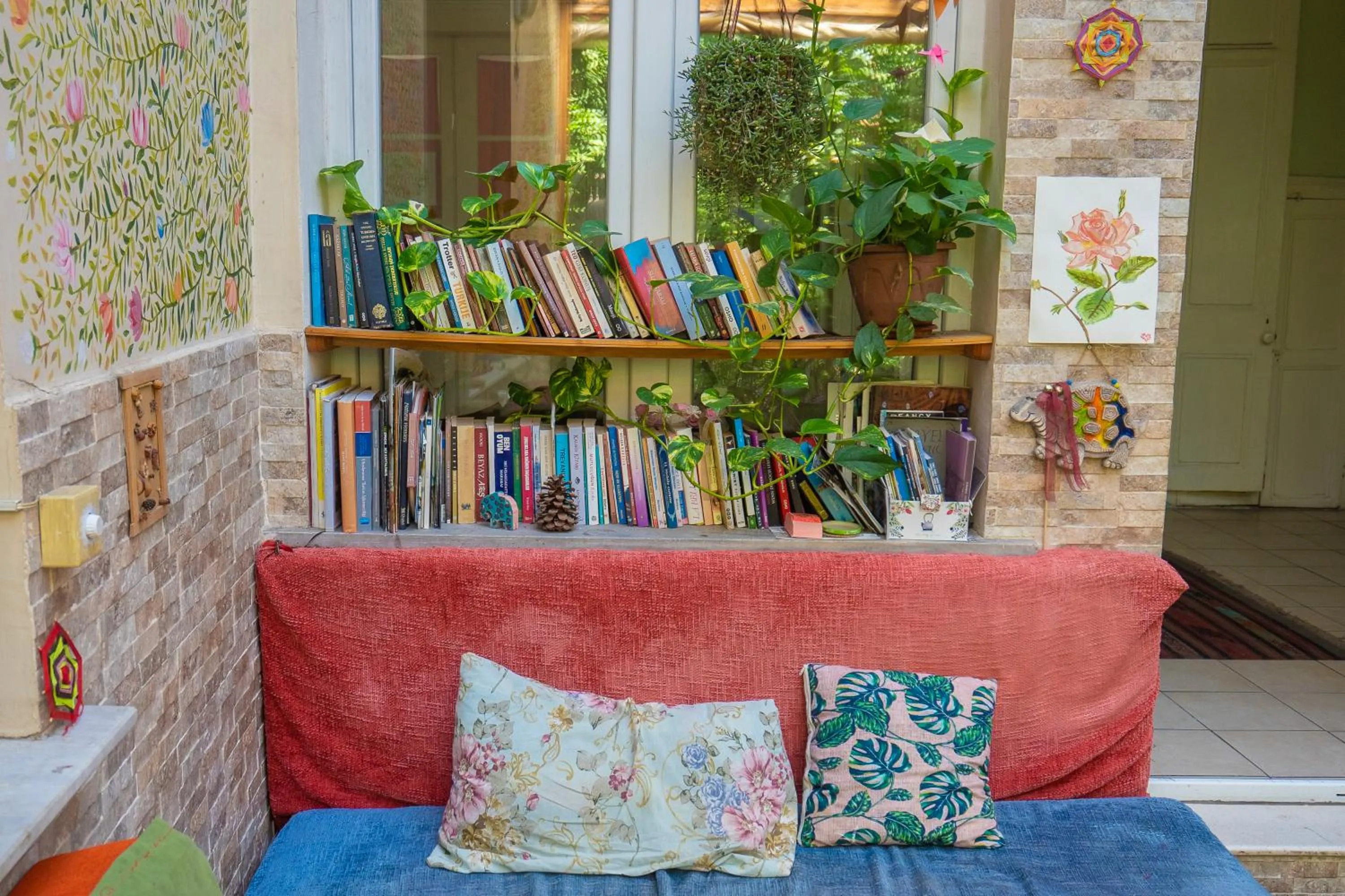 Spring in Lotus Garden Hostel Izmir