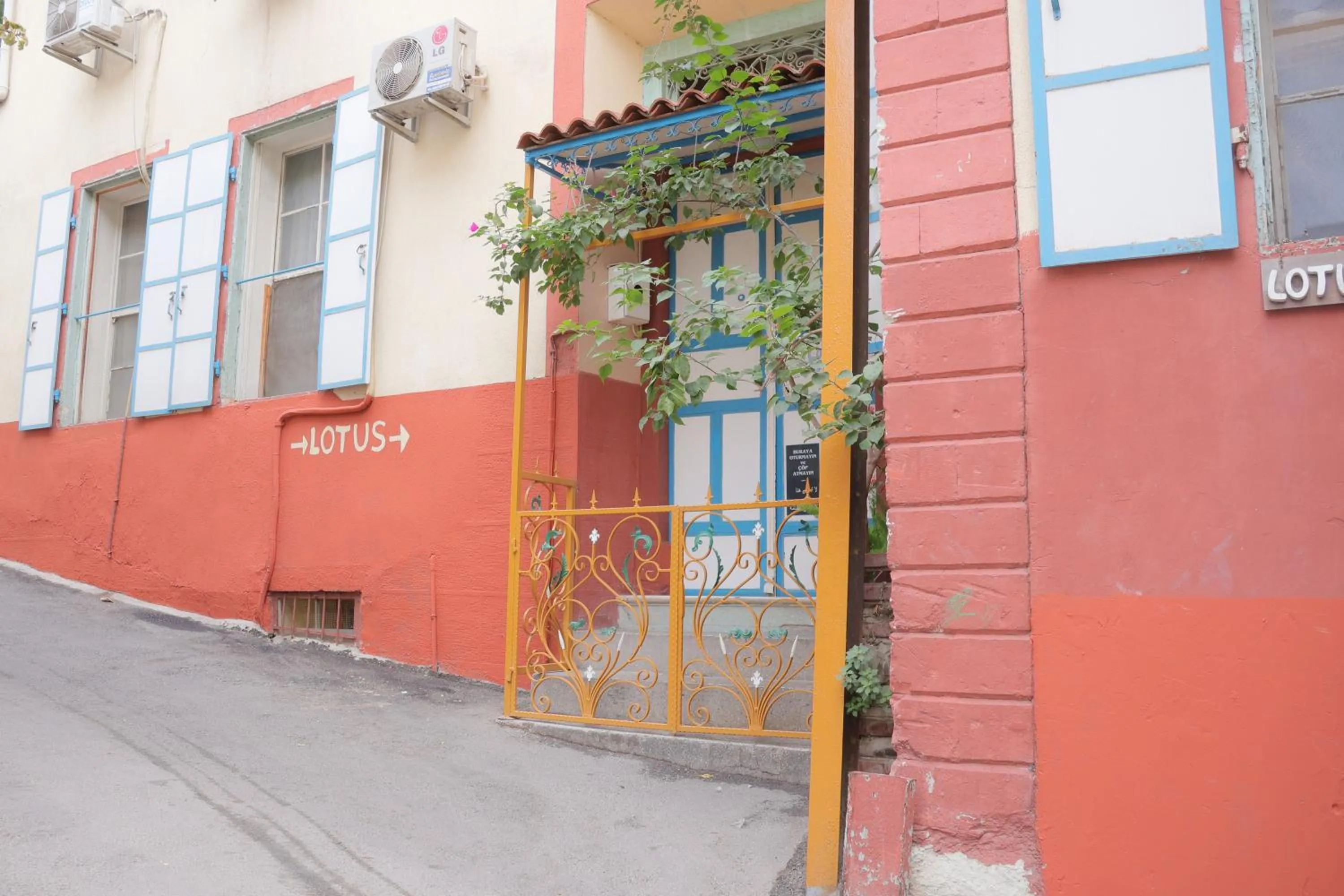 Lotus Garden Hostel Izmir