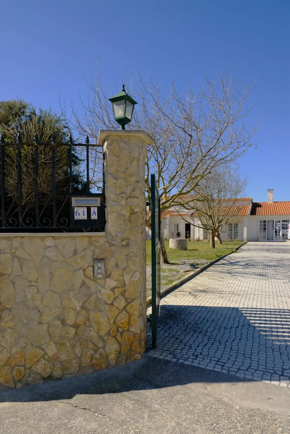 Facade/entrance in FreeSurfCamp