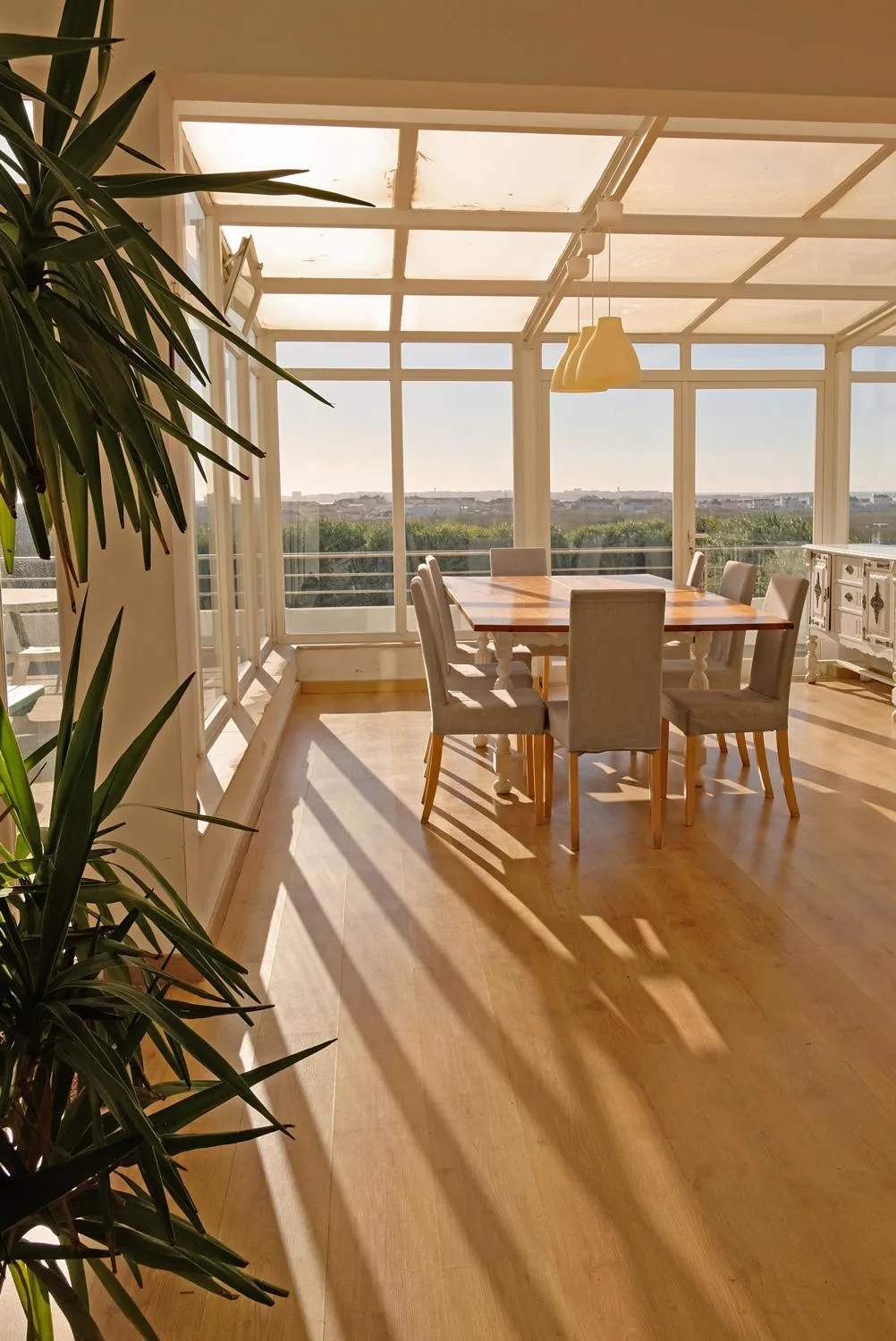 Dining area in FreeSurfCamp