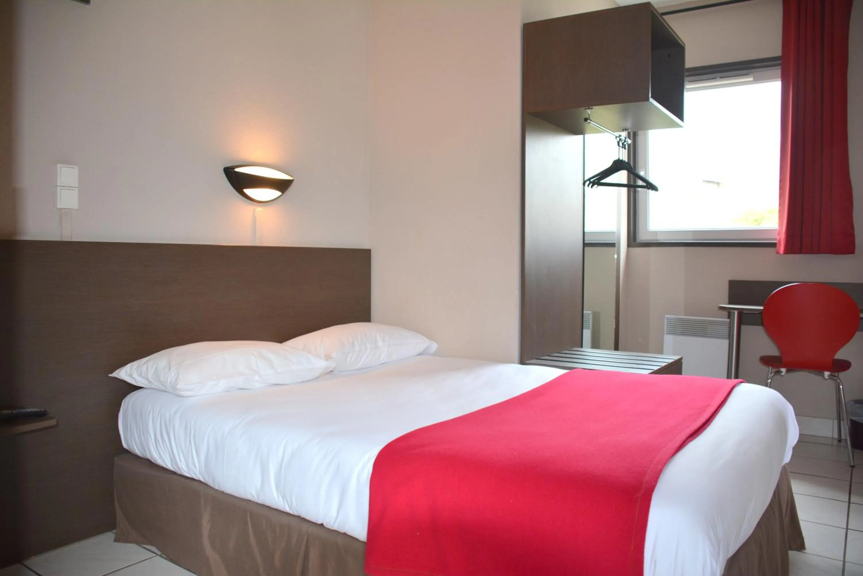 Bedroom, Bed in Hôtel Le Floreal