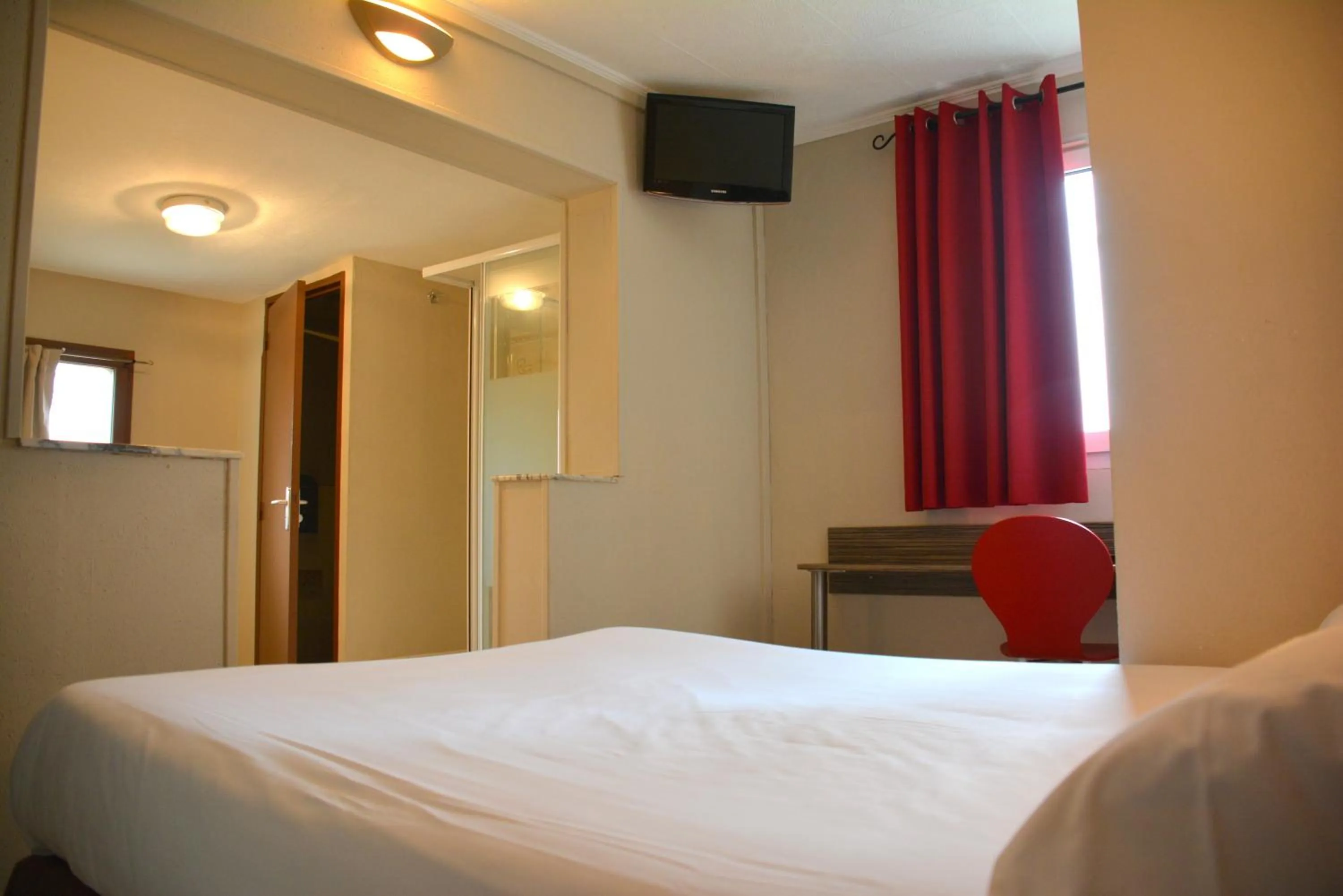 Bedroom, Bed in Hôtel Le Floreal