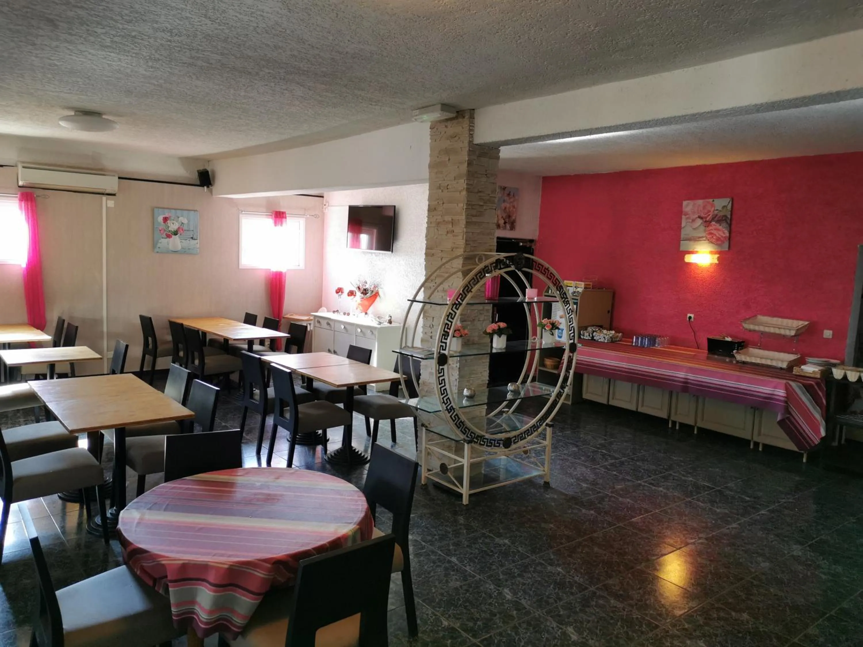 Restaurant/places to eat in Hôtel Le Floreal