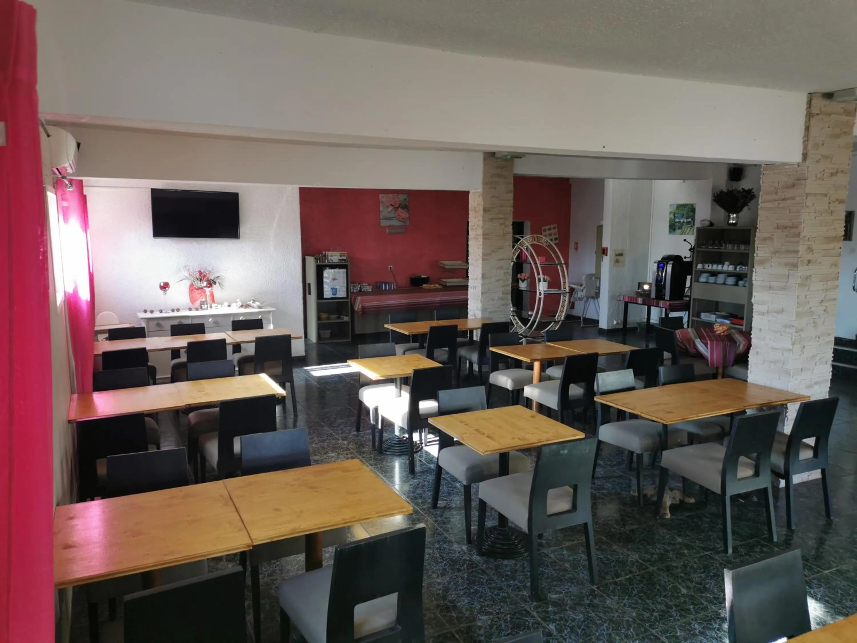 Restaurant/places to eat in Hôtel Le Floreal