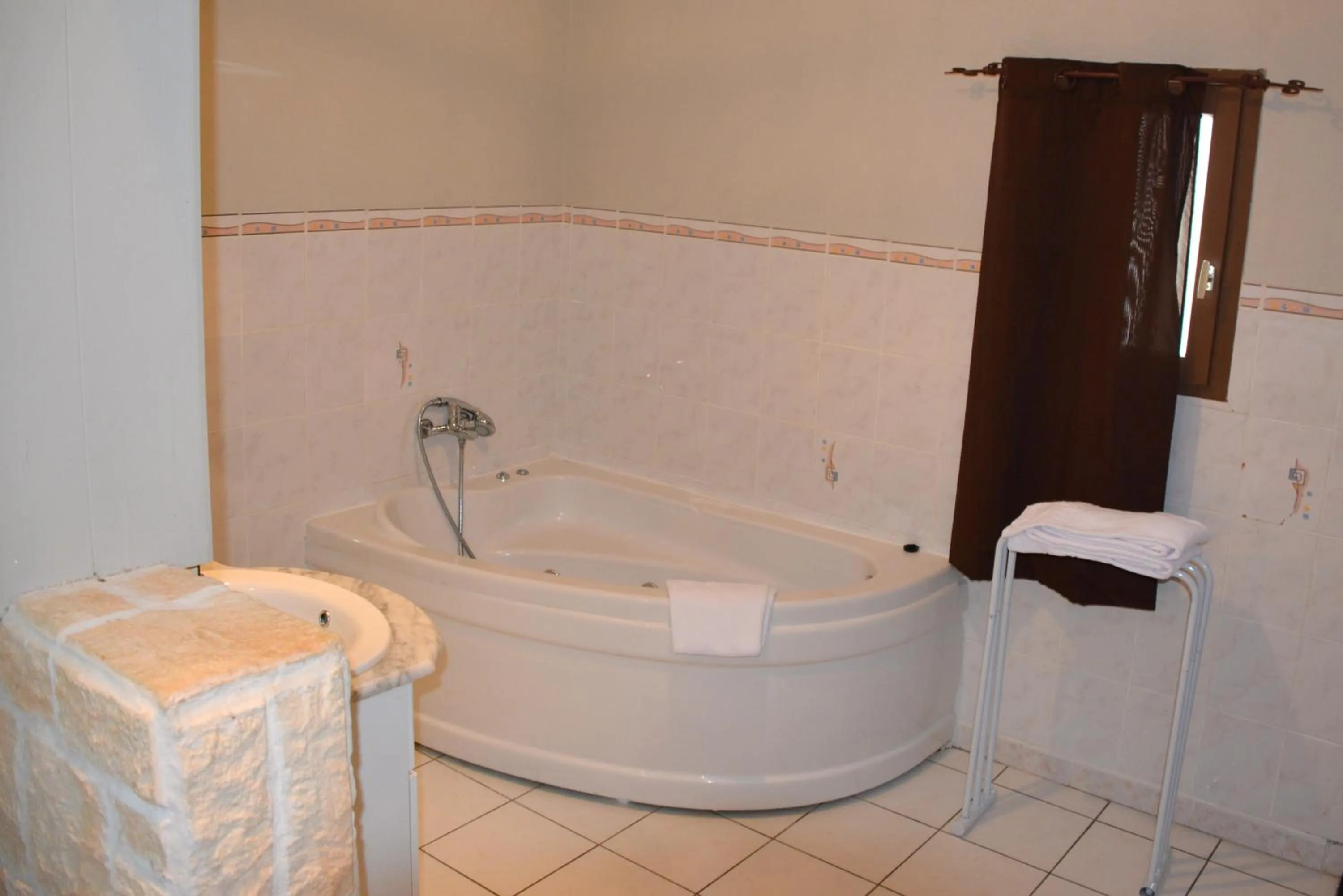 Bathroom in Hôtel Le Floreal