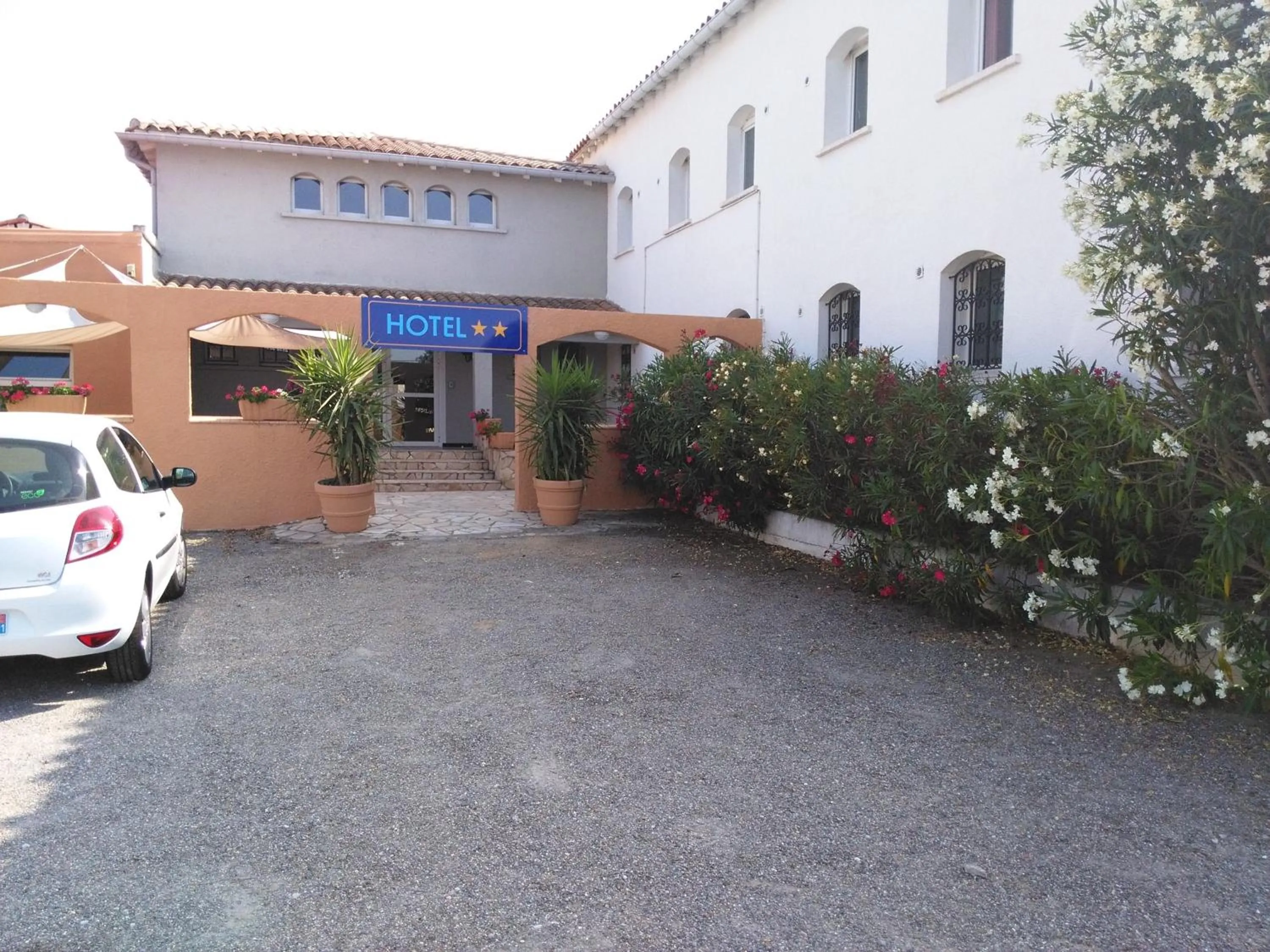 Facade/entrance in Hôtel Le Floreal