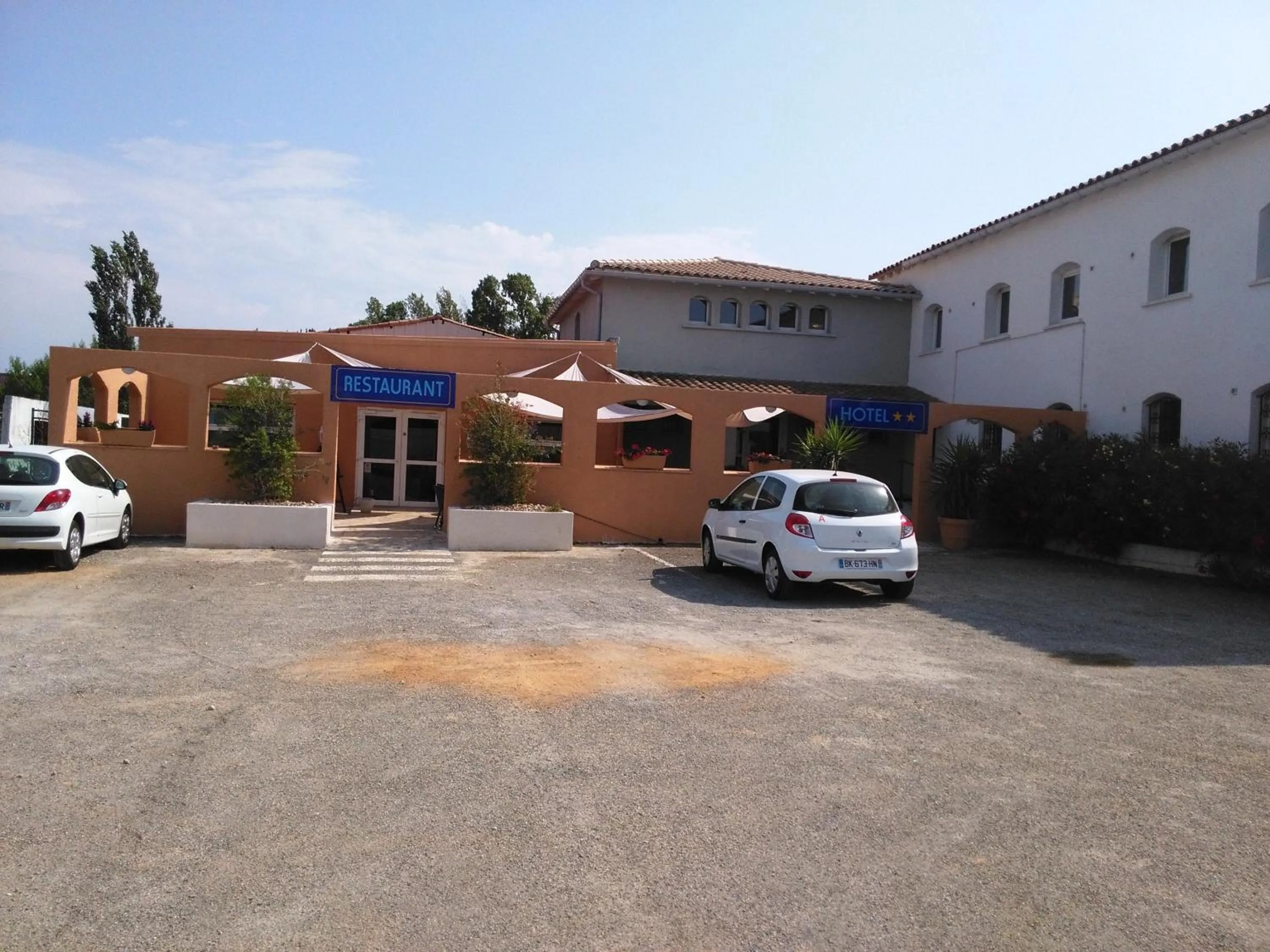 Facade/entrance in Hôtel Le Floreal