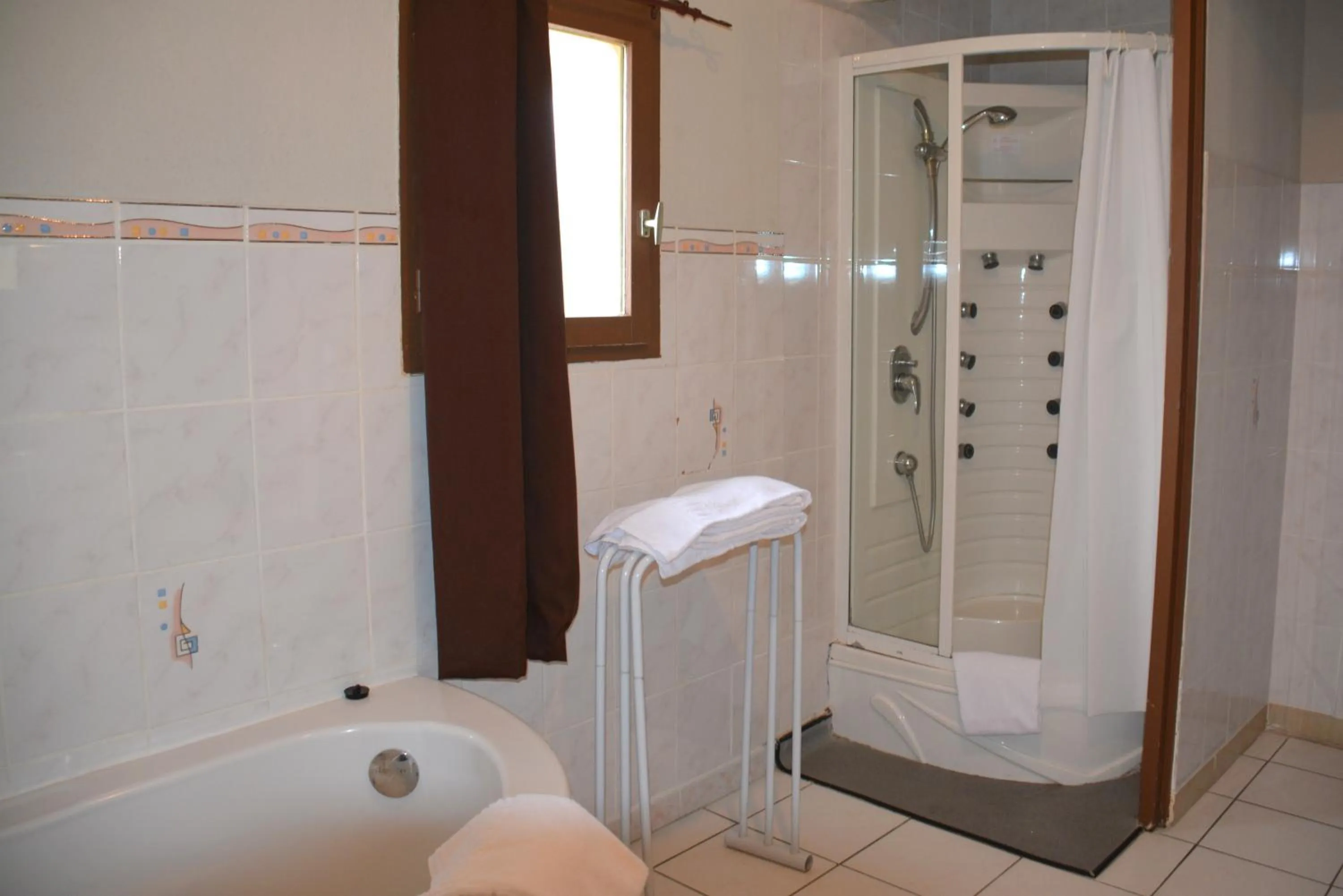 Bathroom in Hôtel Le Floreal