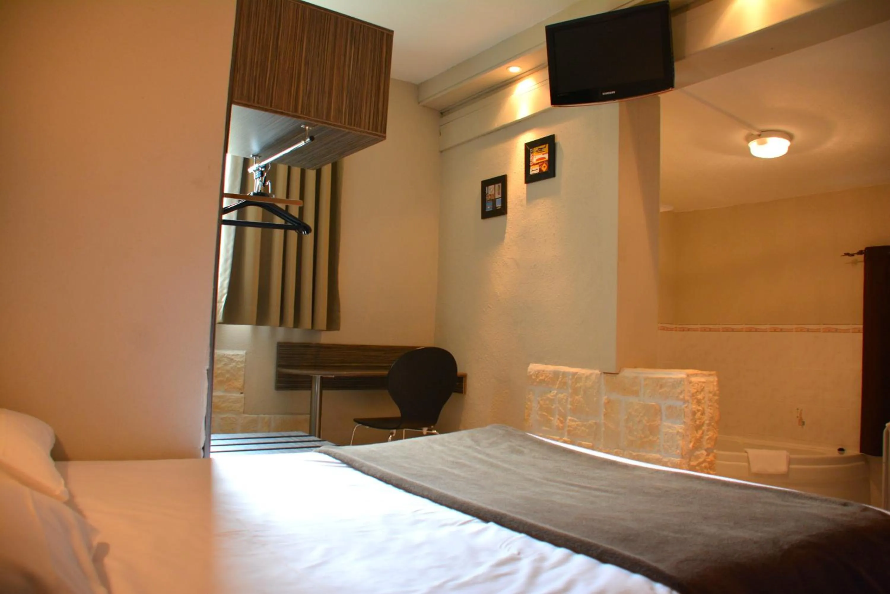 Bedroom, Bed in Hôtel Le Floreal