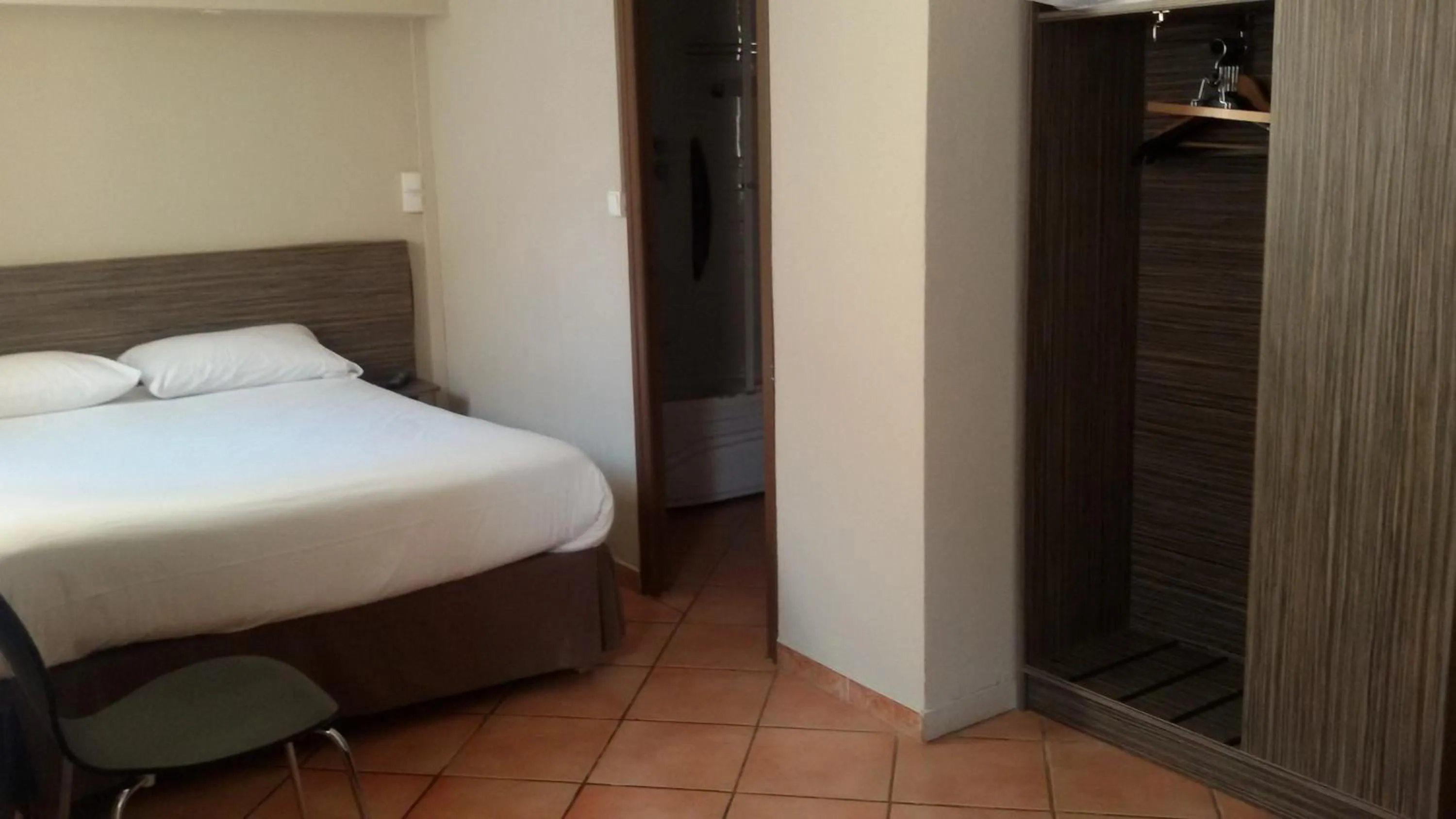 Bedroom, Bed in Hôtel Le Floreal