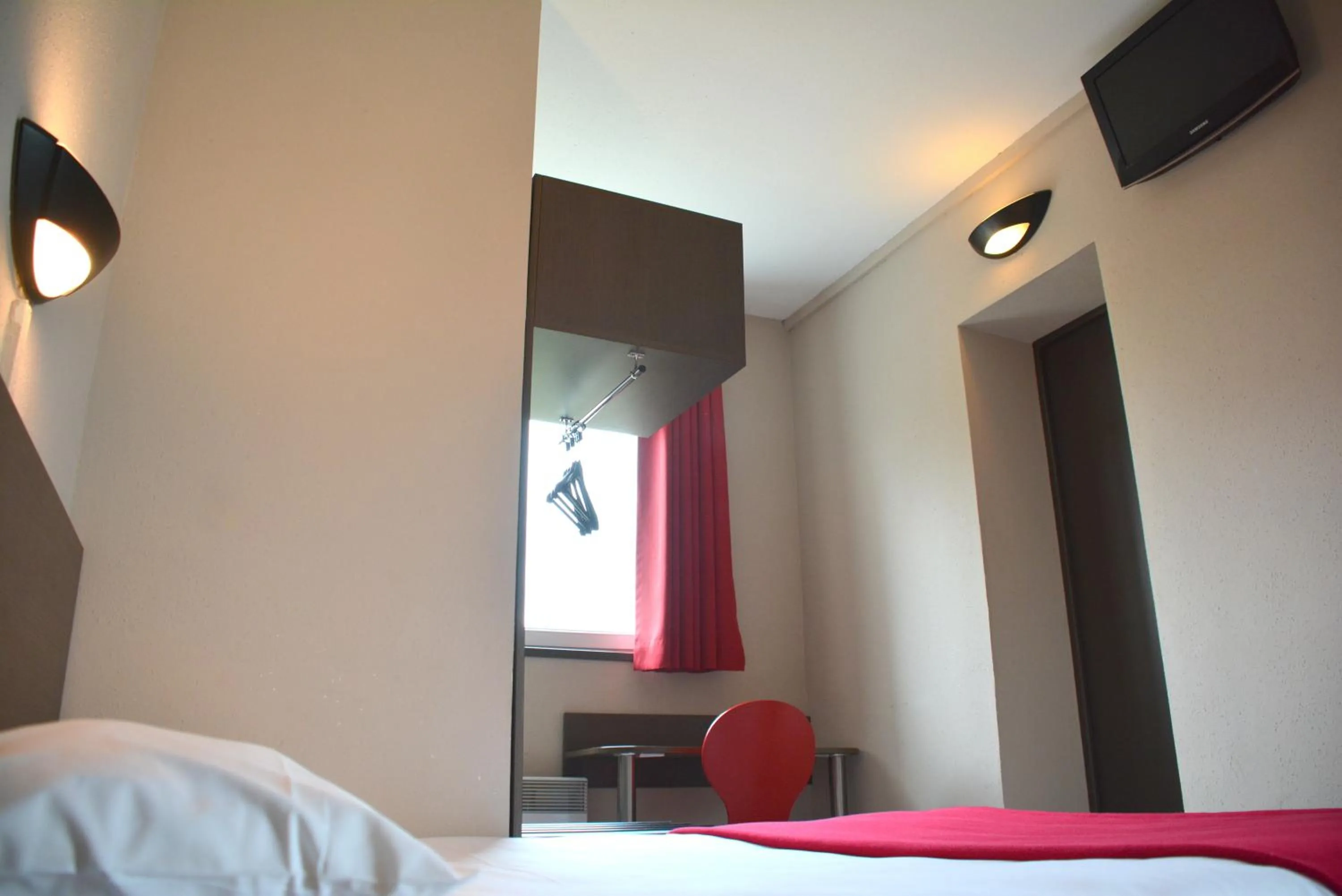 Bedroom, Bed in Hôtel Le Floreal