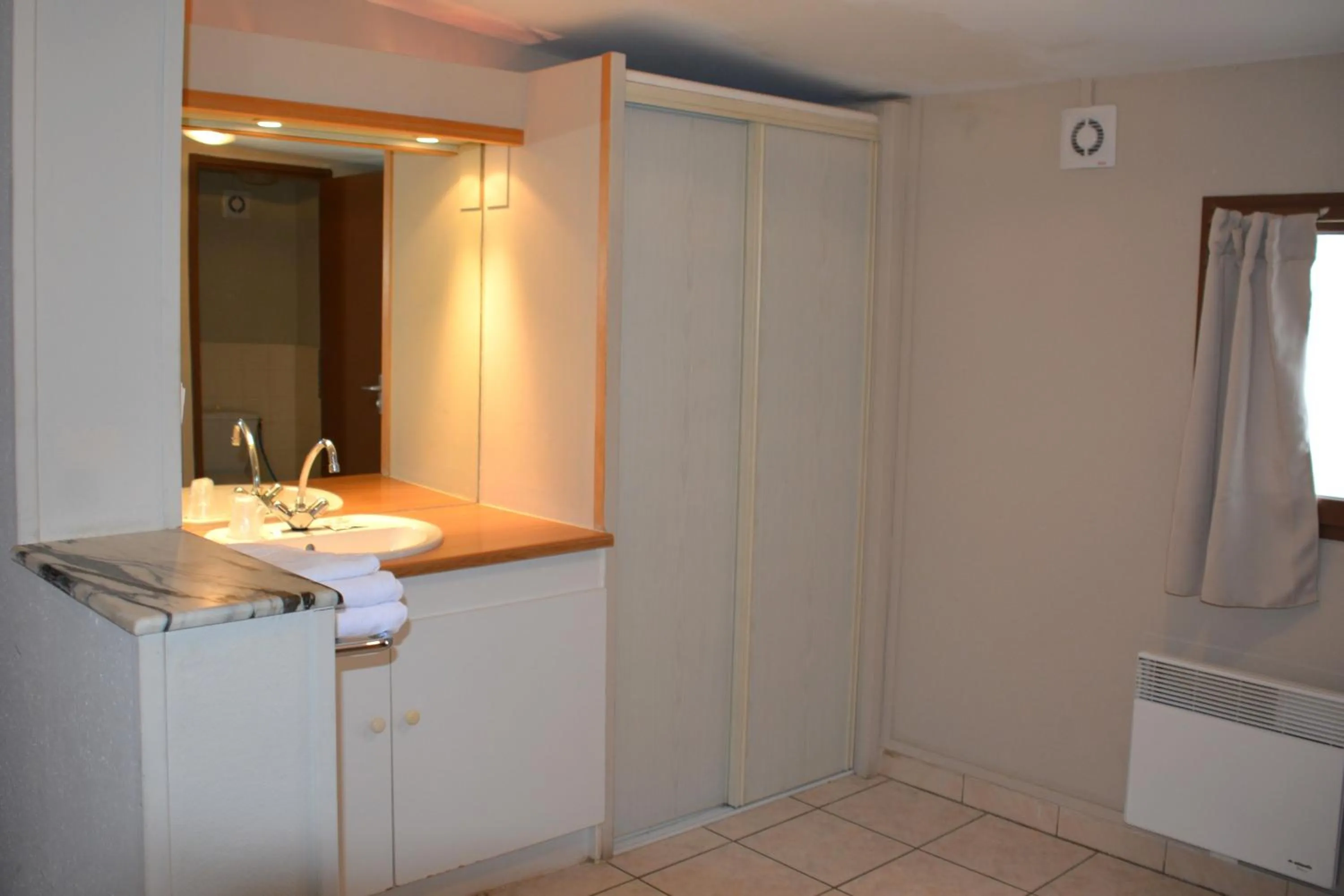 Bedroom in Hôtel Le Floreal