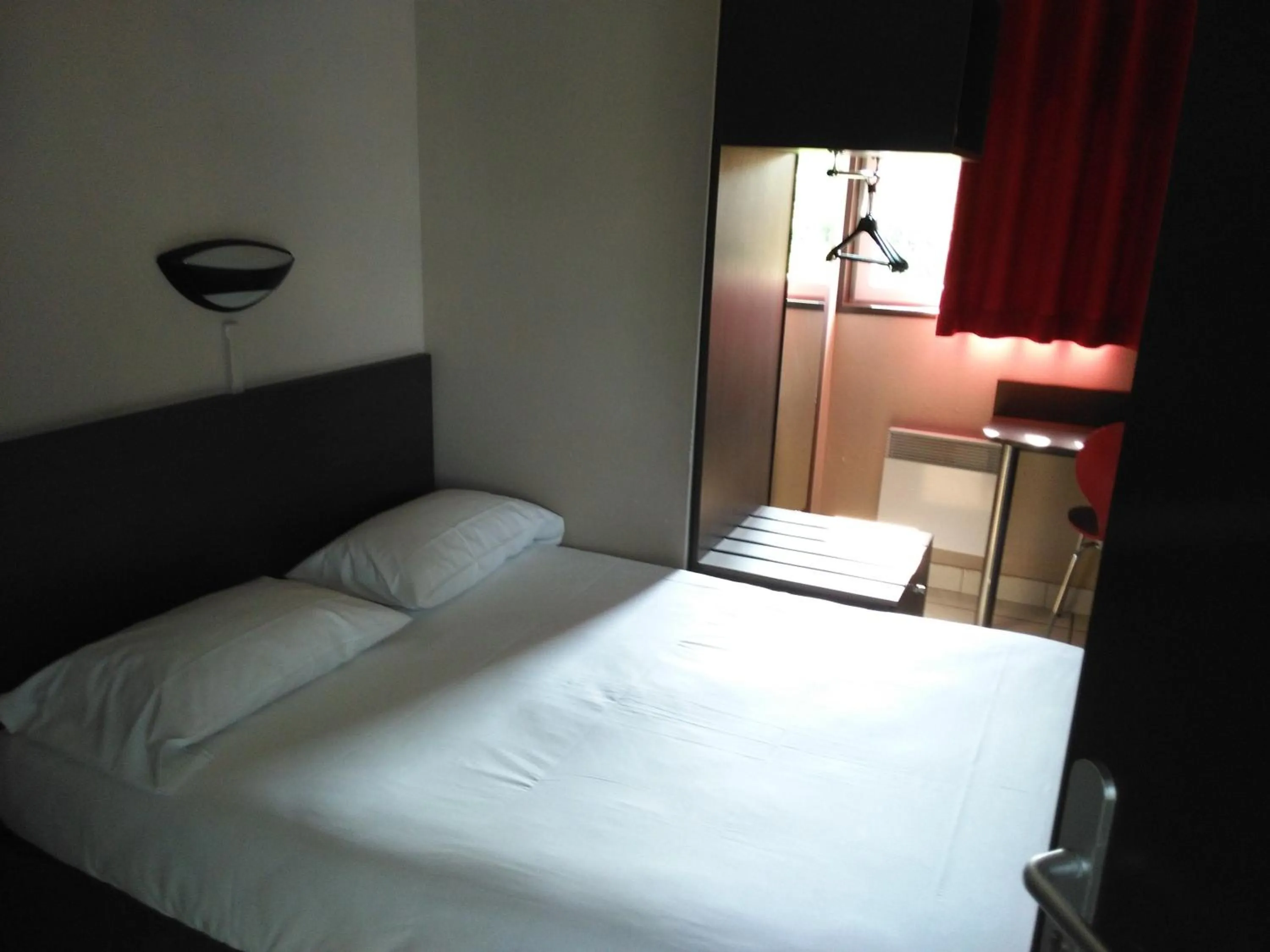 Bedroom, Bed in Hôtel Le Floreal