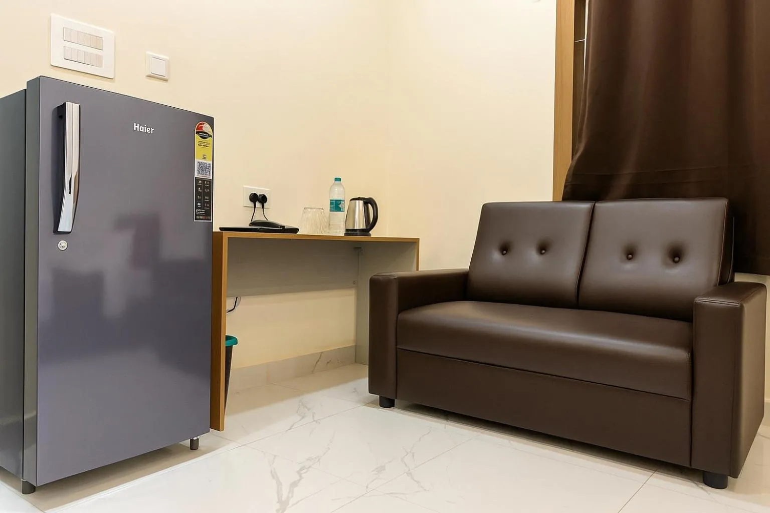 Living room in Jay & Jas Hotel