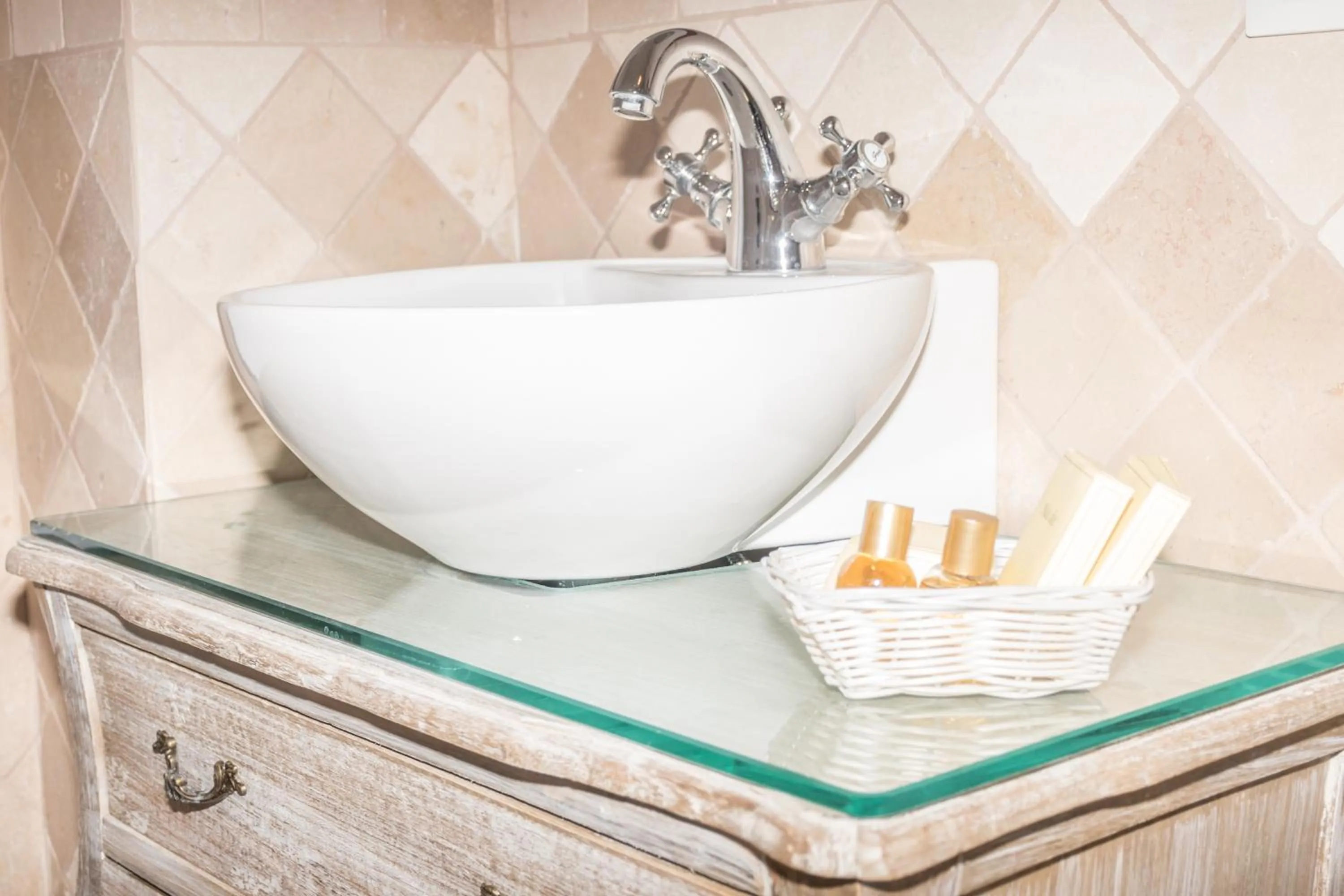 Shower in Masseria Luco