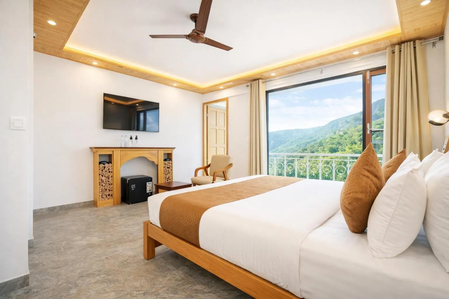 Bed in The Landour Wood House