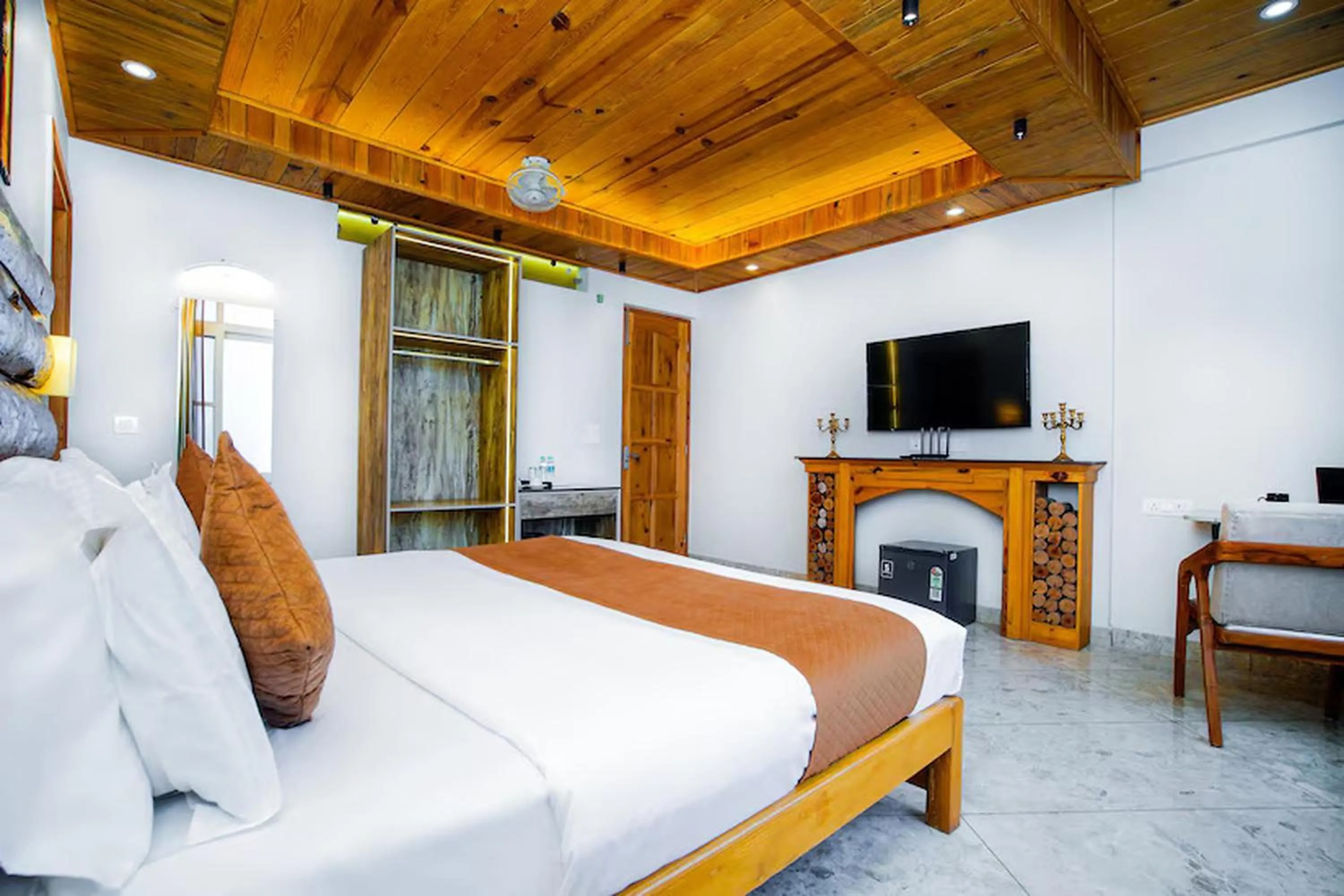 Bed in The Landour Wood House
