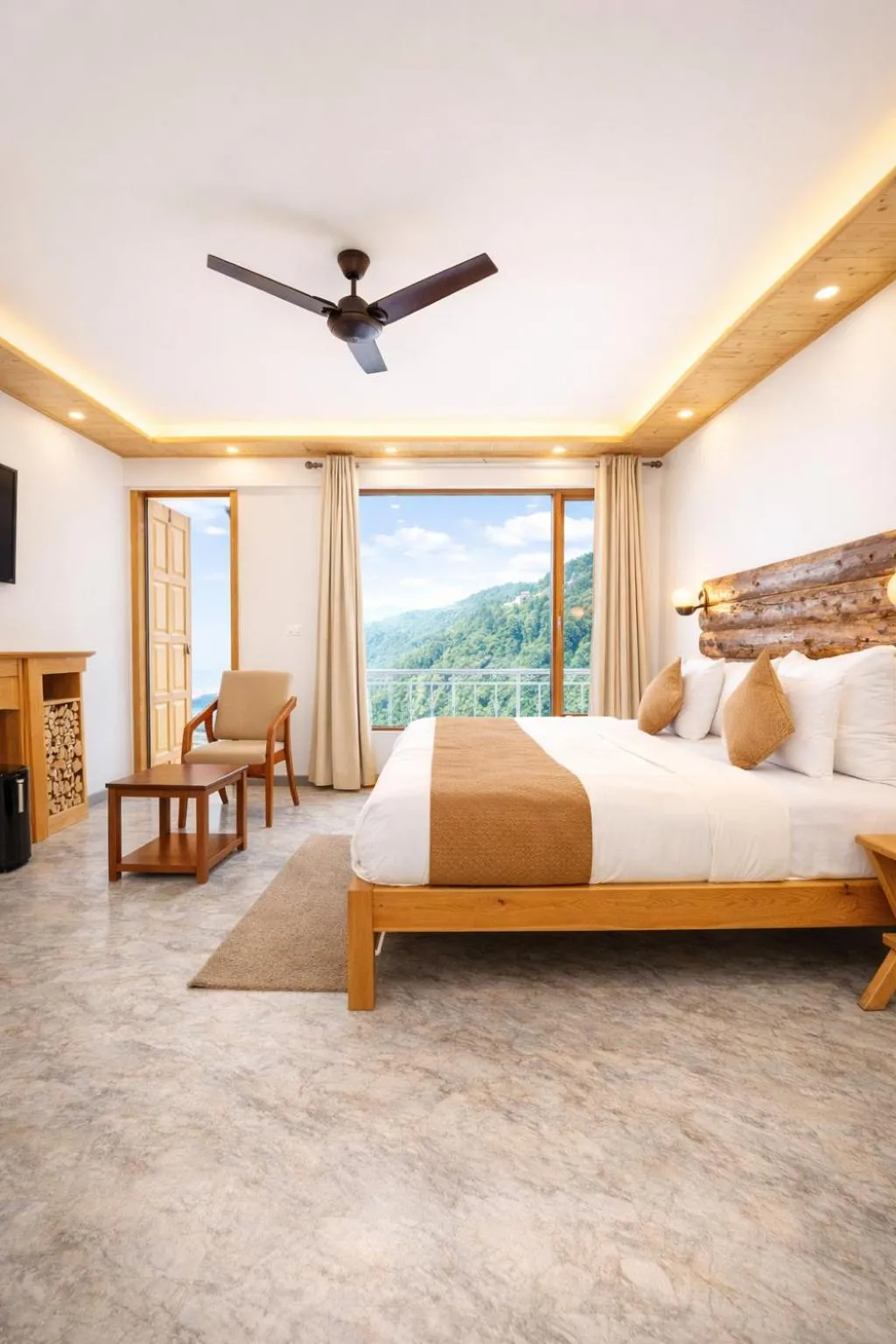 Bed in The Landour Wood House
