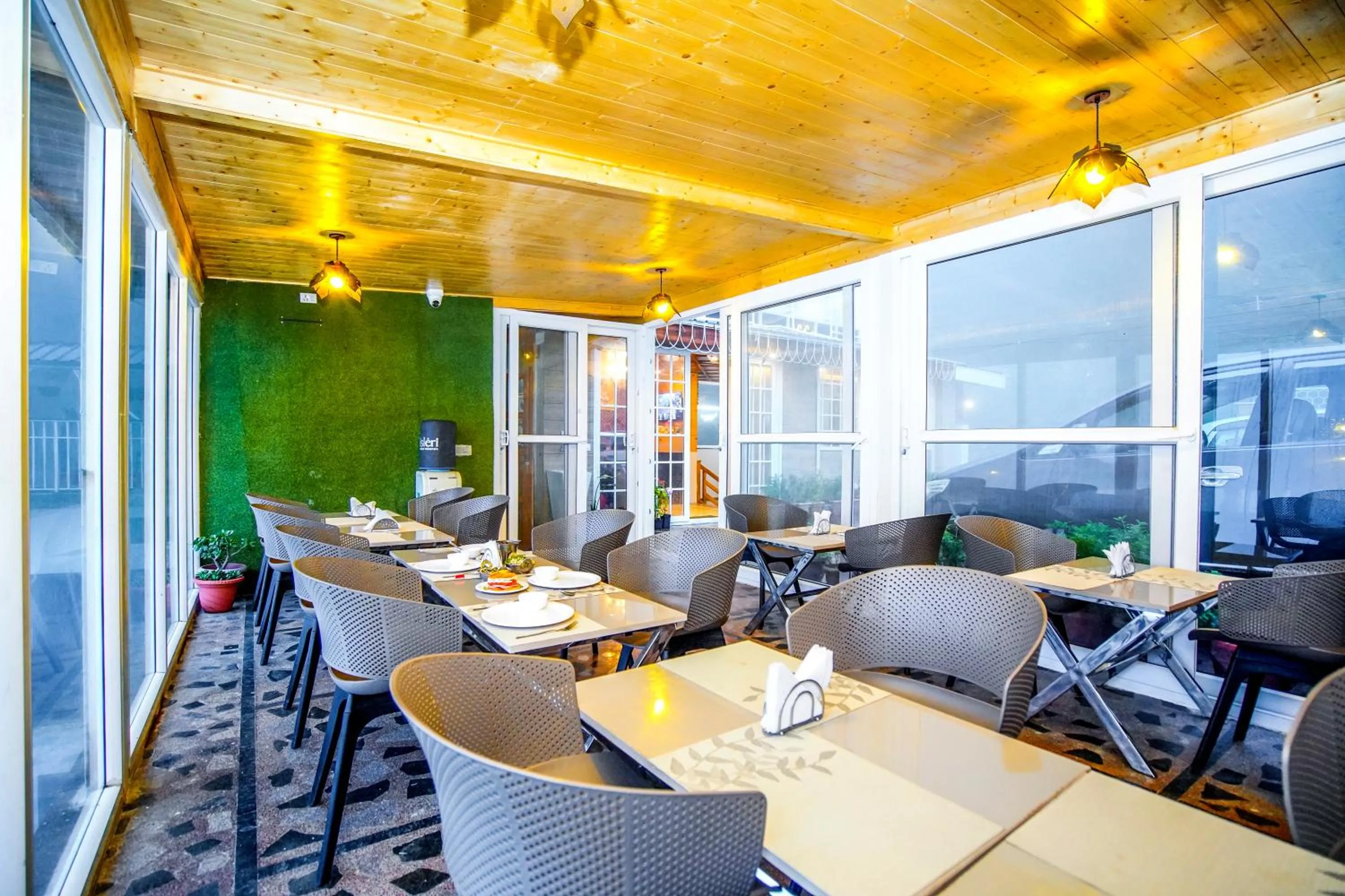 Restaurant/places to eat in The Landour Wood House