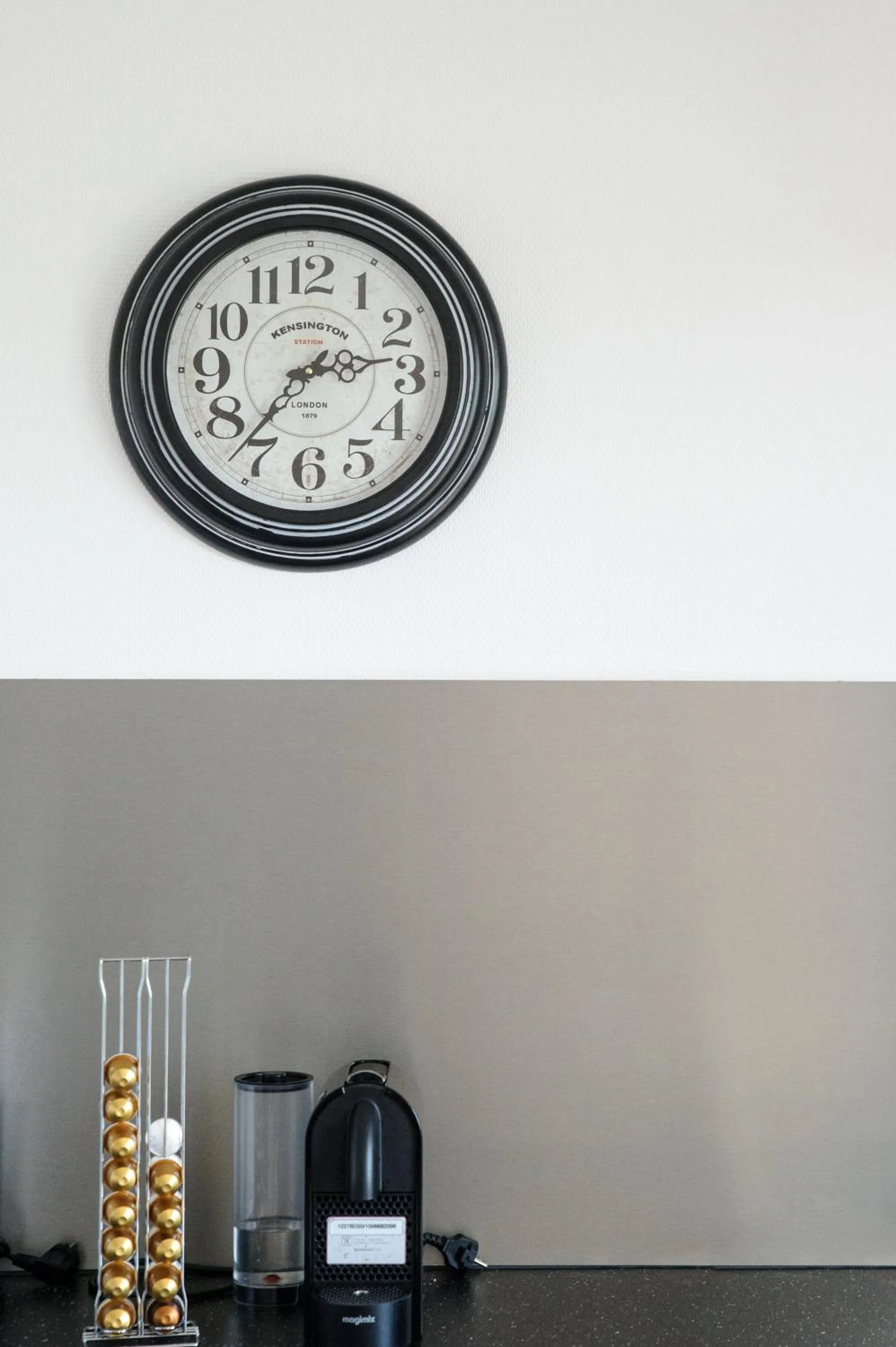 Decorative detail in Le Marnois-Gare