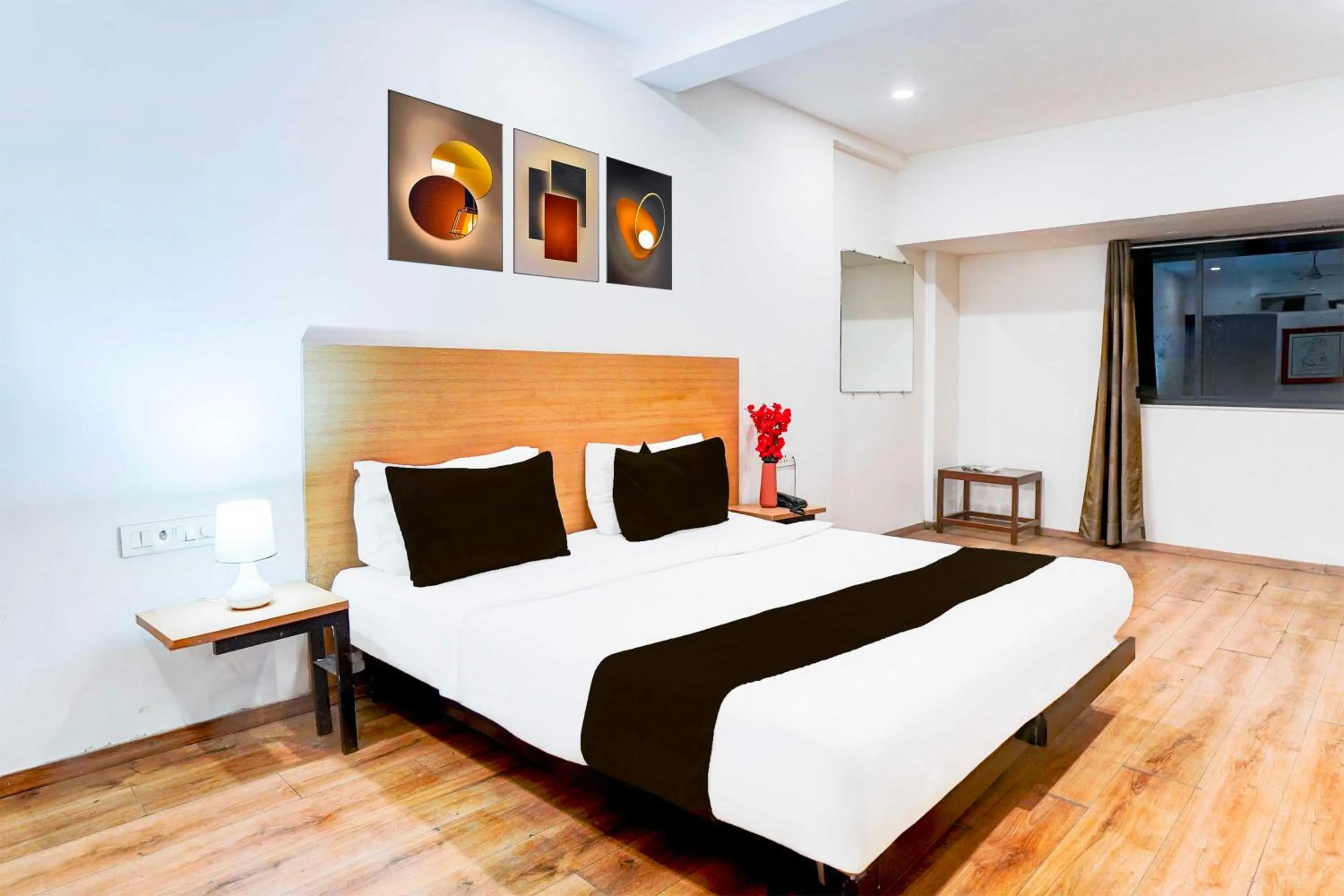 Townhouse Oak Dosar Vaishya Square Metro Station