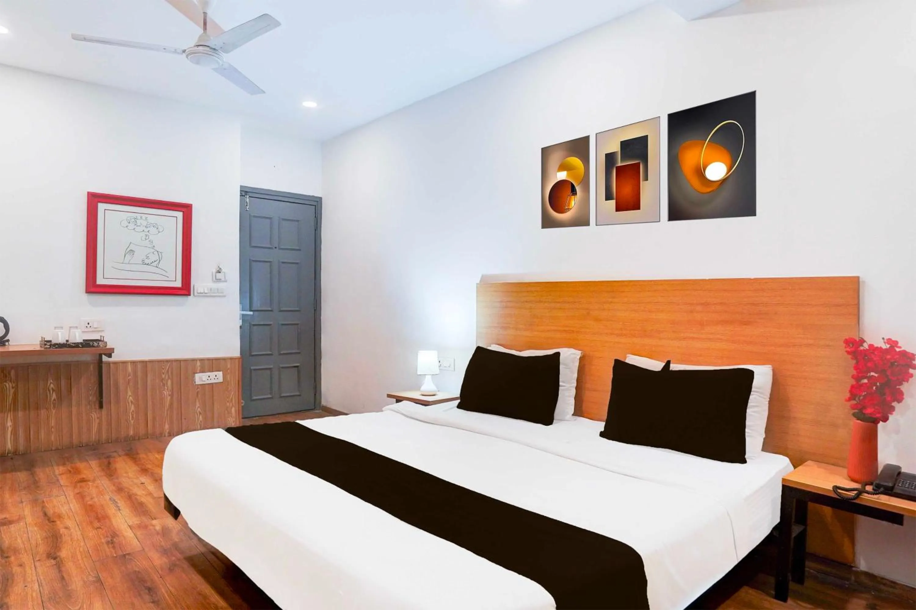 Townhouse Oak Dosar Vaishya Square Metro Station