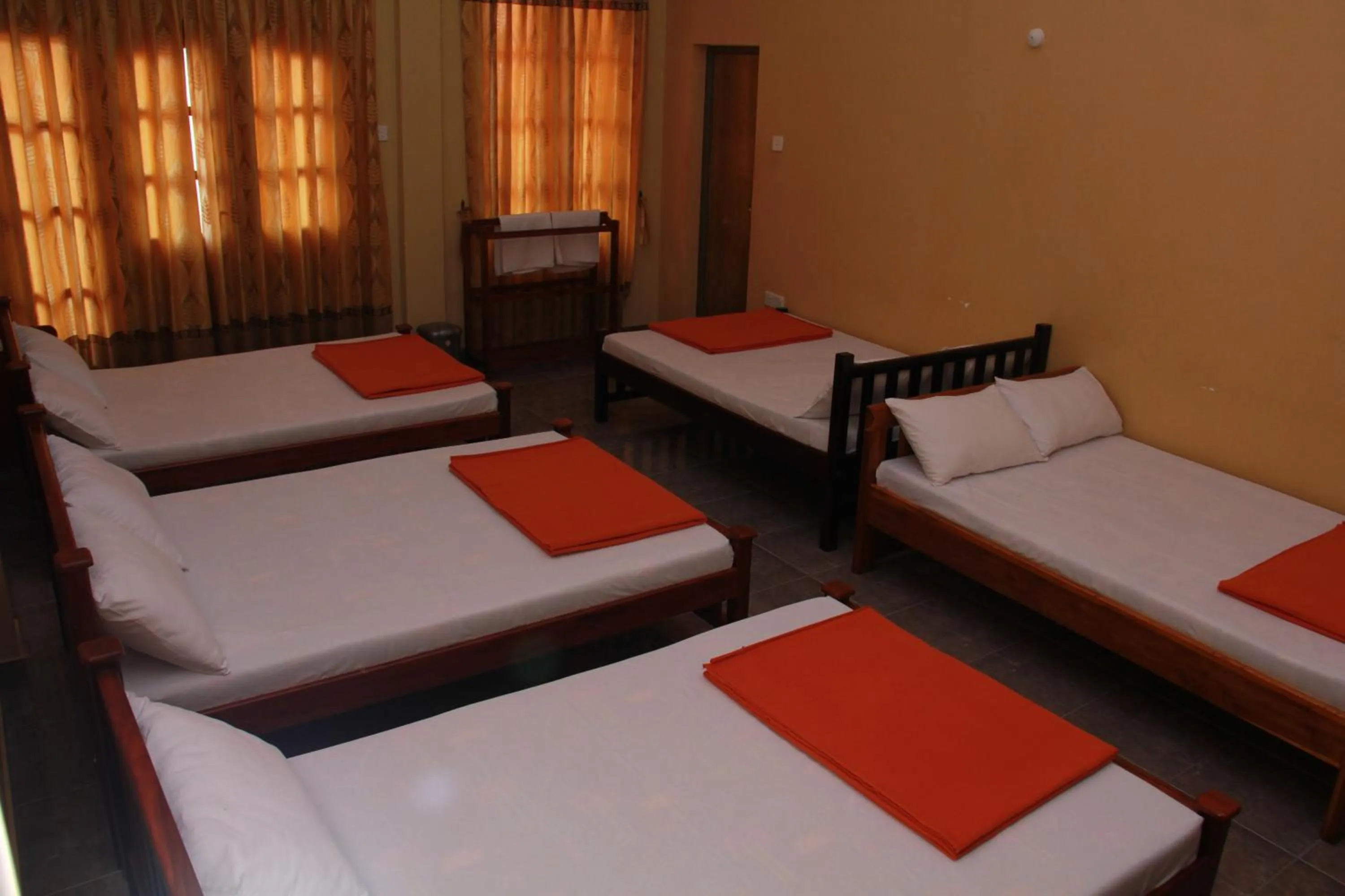 Mountain view, Bed in Anura Guest Inn