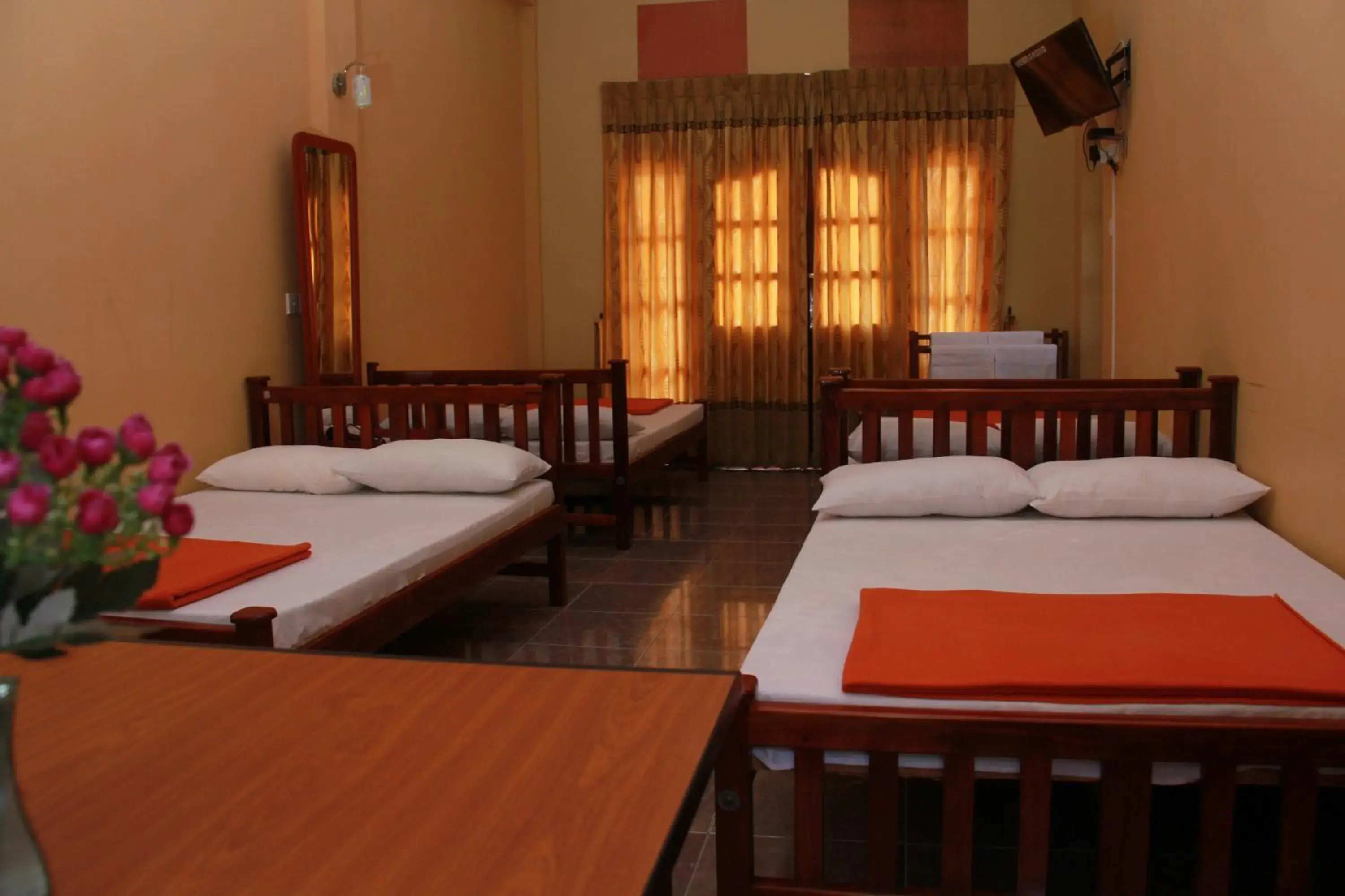 Quadruple Room with Balcony in Anura Guest Inn Quadruple Room with Balcony in Anura Guest Inn