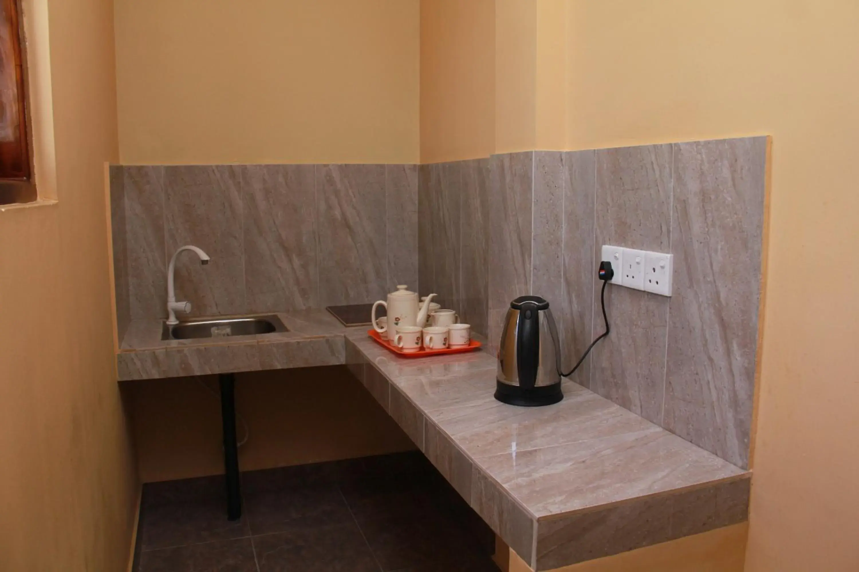 Quadruple Room with Bathroom in Anura Guest Inn Quadruple Room with Bathroom in Anura Guest Inn