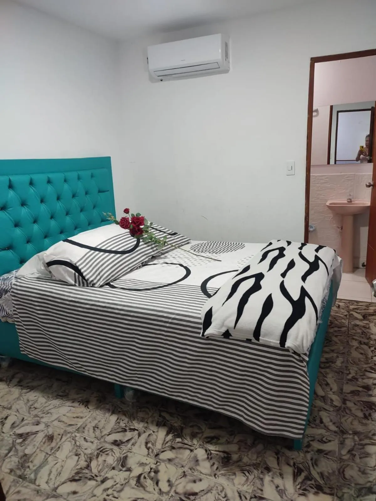 Property building, Bed in Hostal Marhú