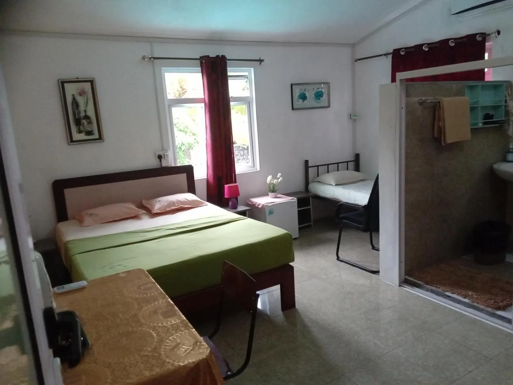 Bed in Chez Ronald Guest House