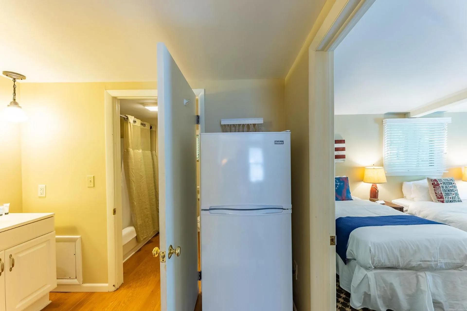 Kitchen or kitchenette, Bed in Michillinda Lodge Resort