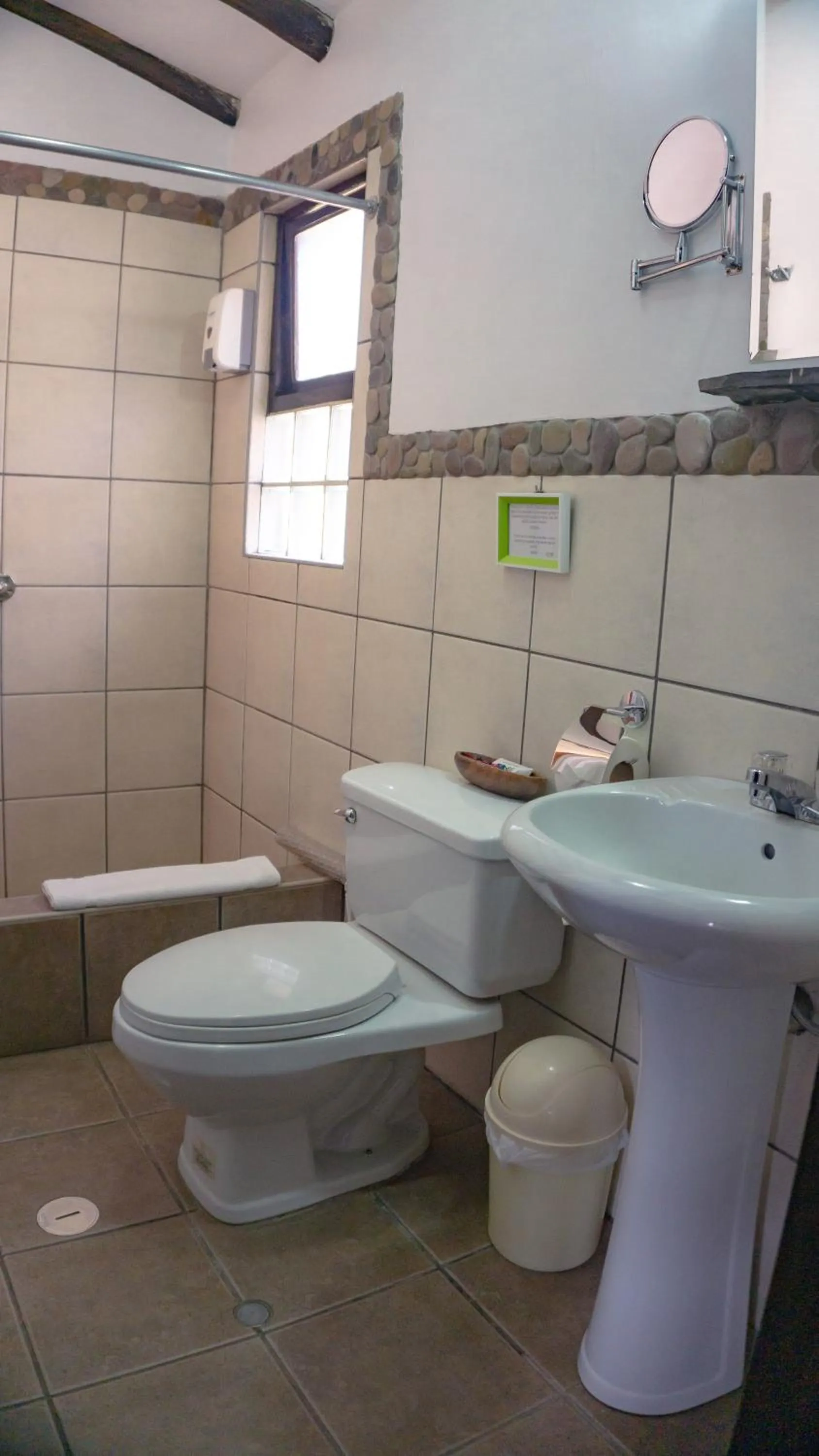 Shower in Lizzy Wasi Urubamba