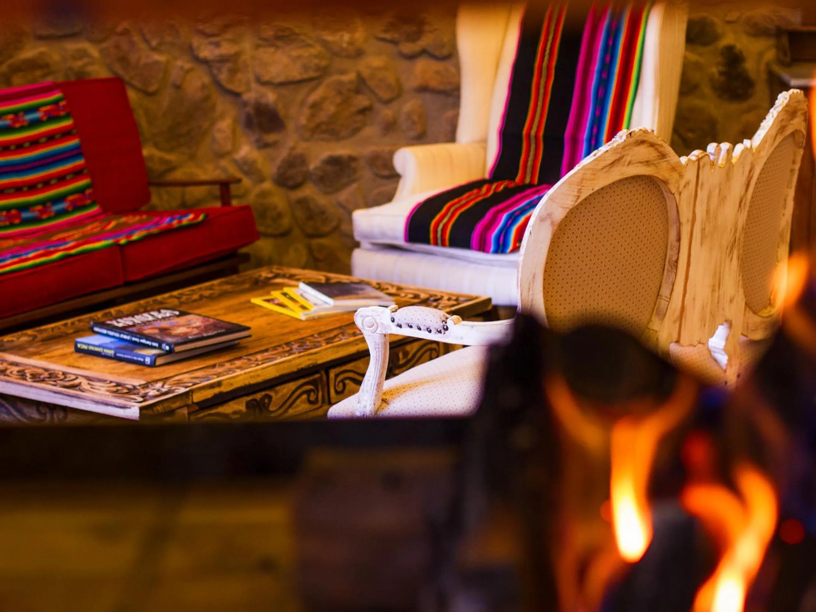 Communal lounge/ TV room in Lizzy Wasi Urubamba