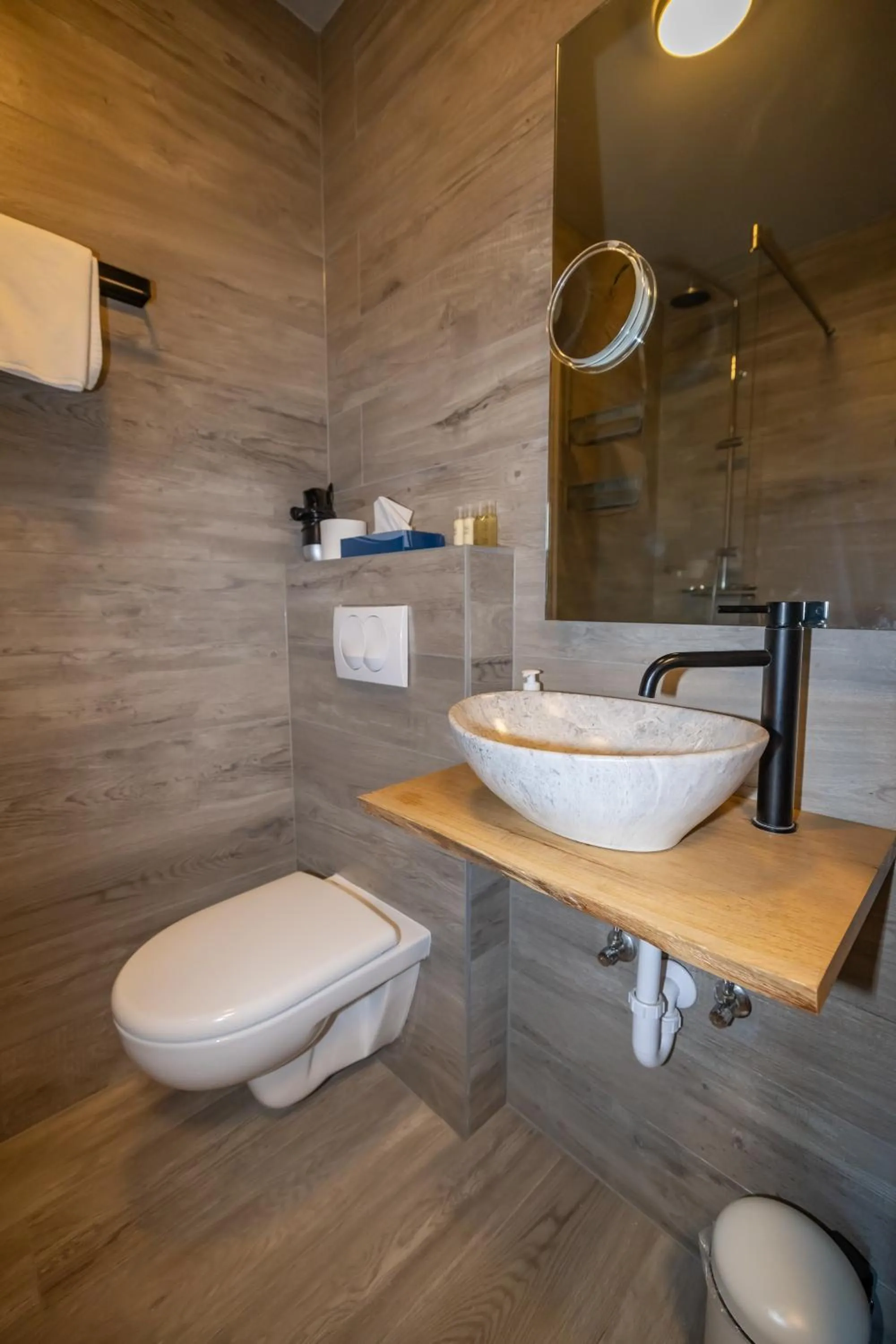 Bathroom in Hotel Kjarnalundur- Aurora Dream - Lodges and Rooms