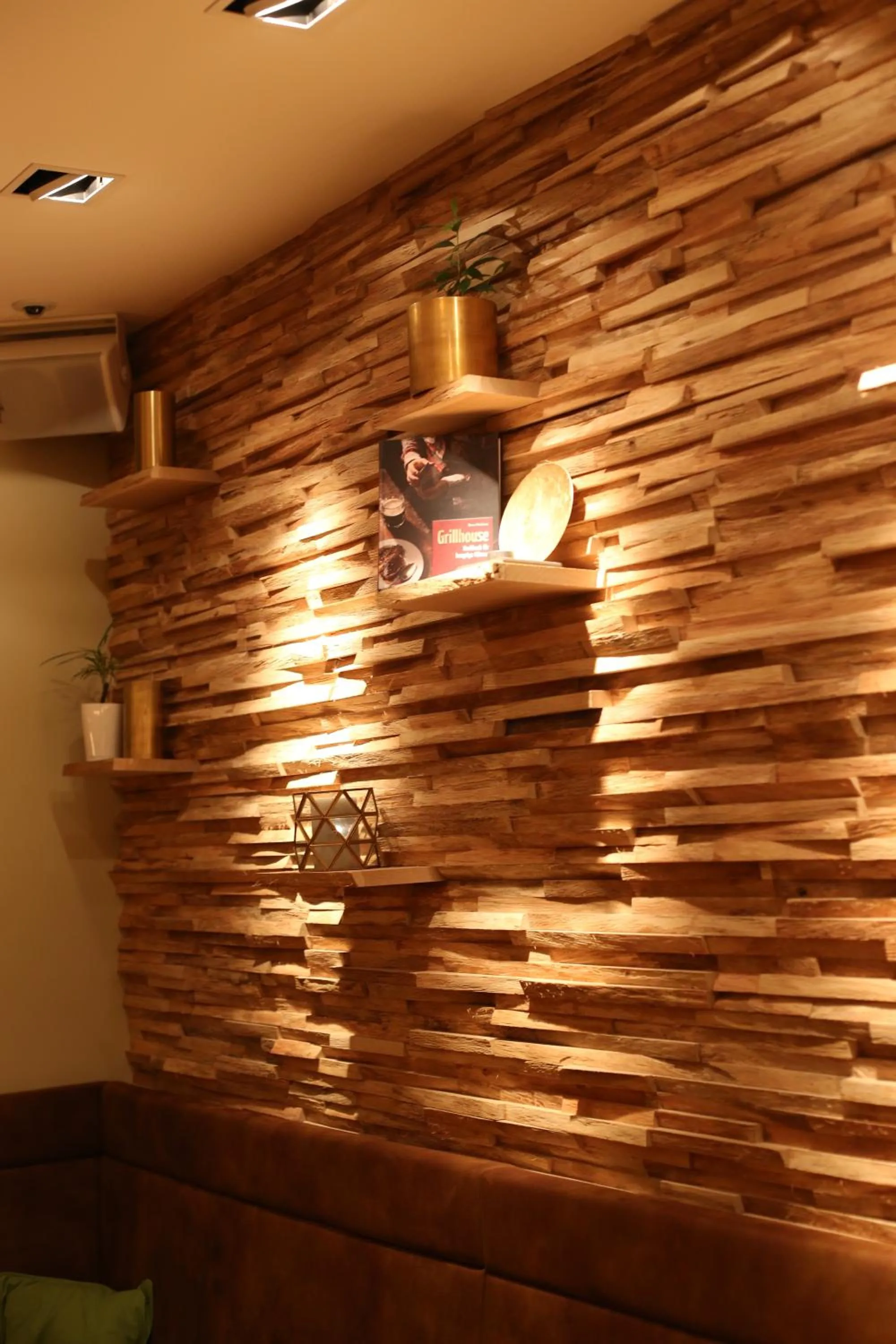 Restaurant/places to eat in Hotel FIVE