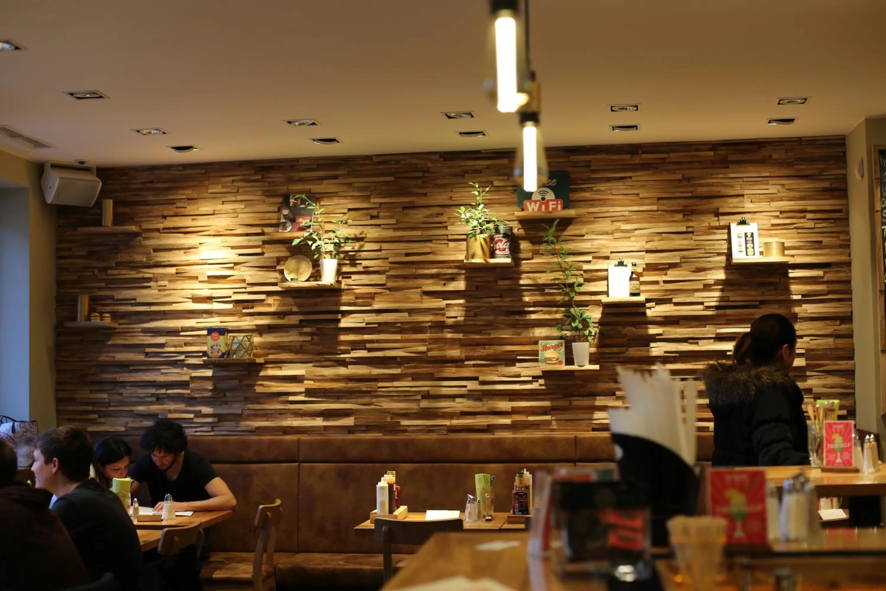 Restaurant/places to eat in Hotel FIVE