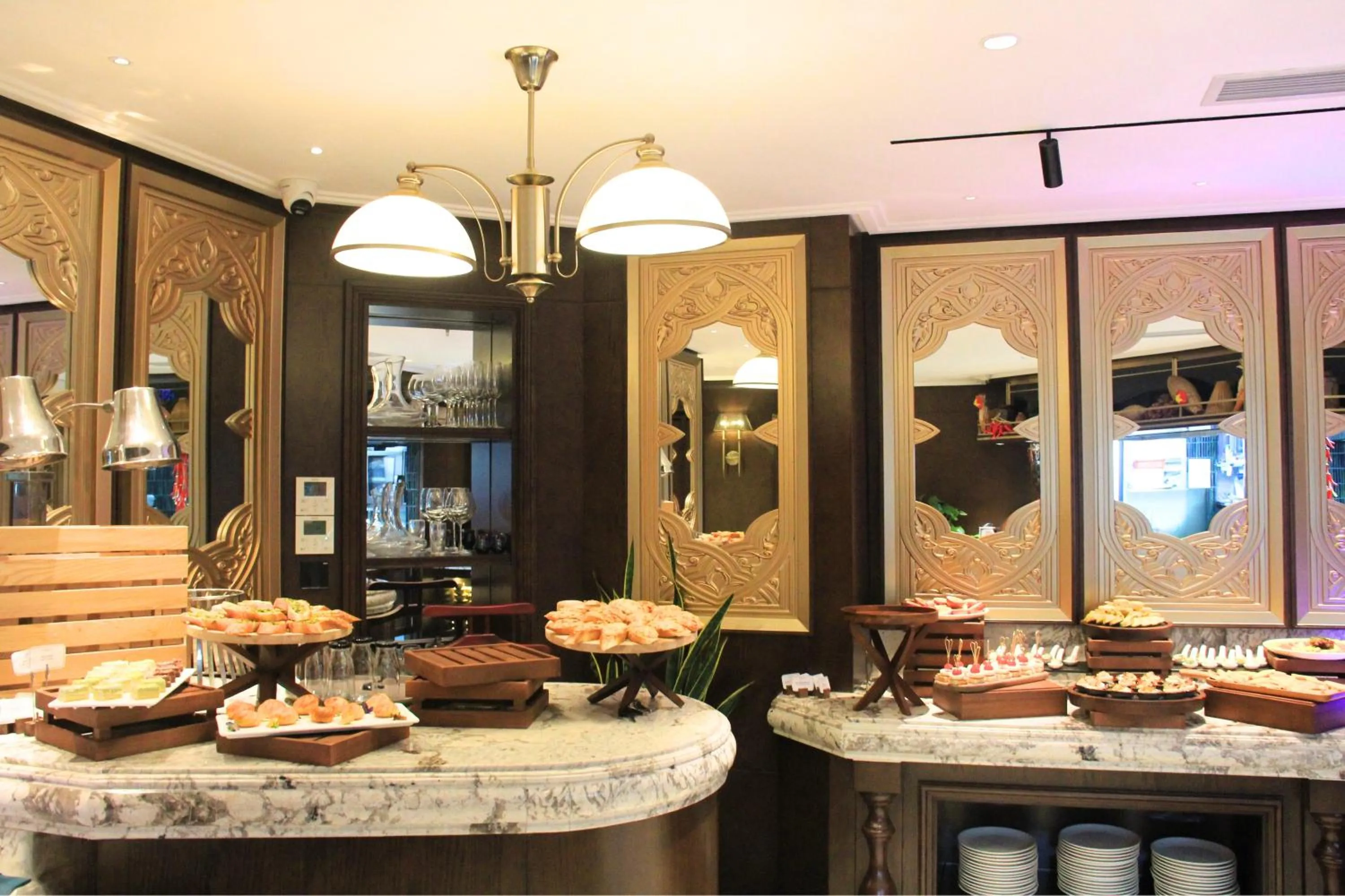 Food and drinks in Tonkin Luxury Boutique Hotel & Spa