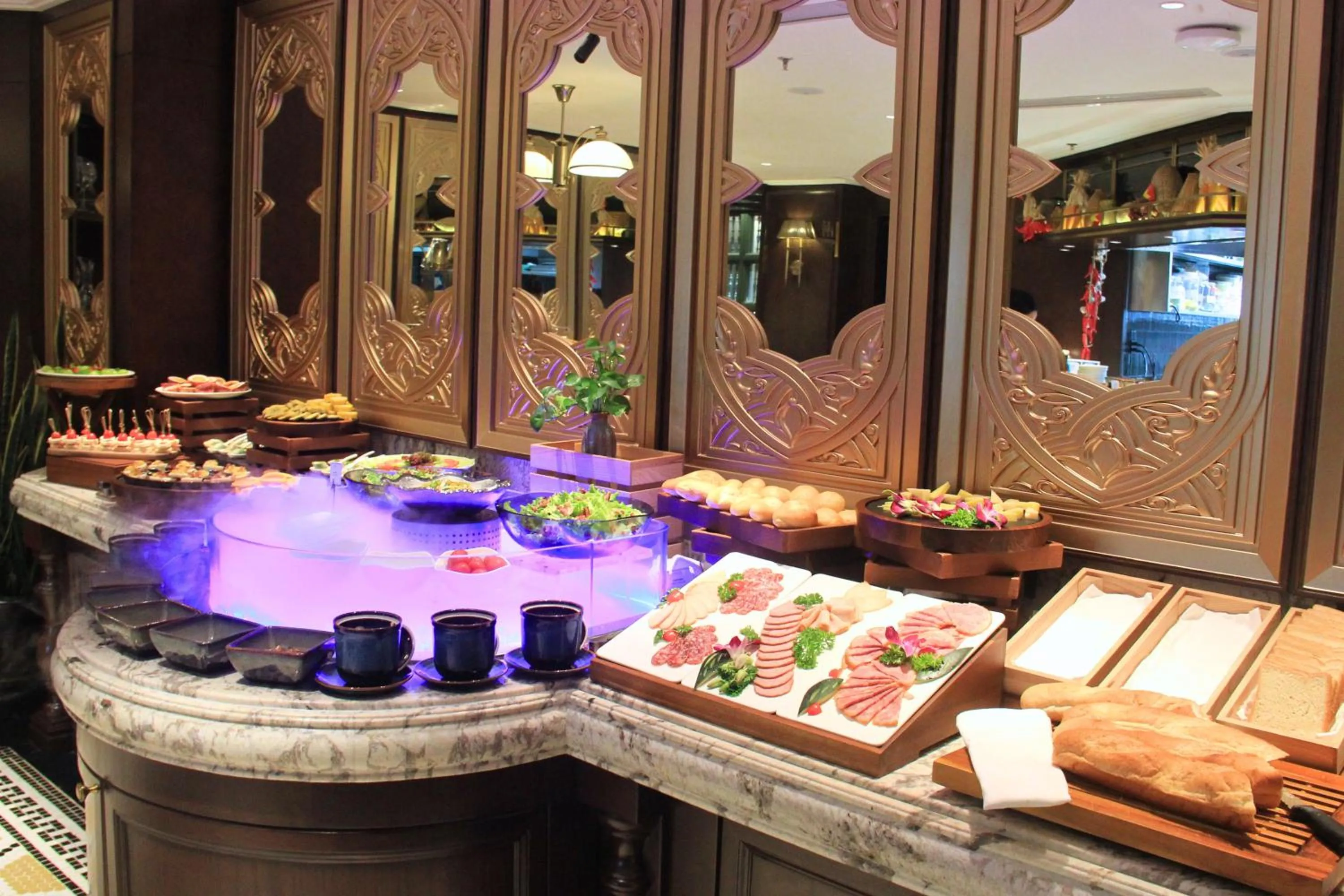 Food and drinks in Tonkin Luxury Boutique Hotel & Spa