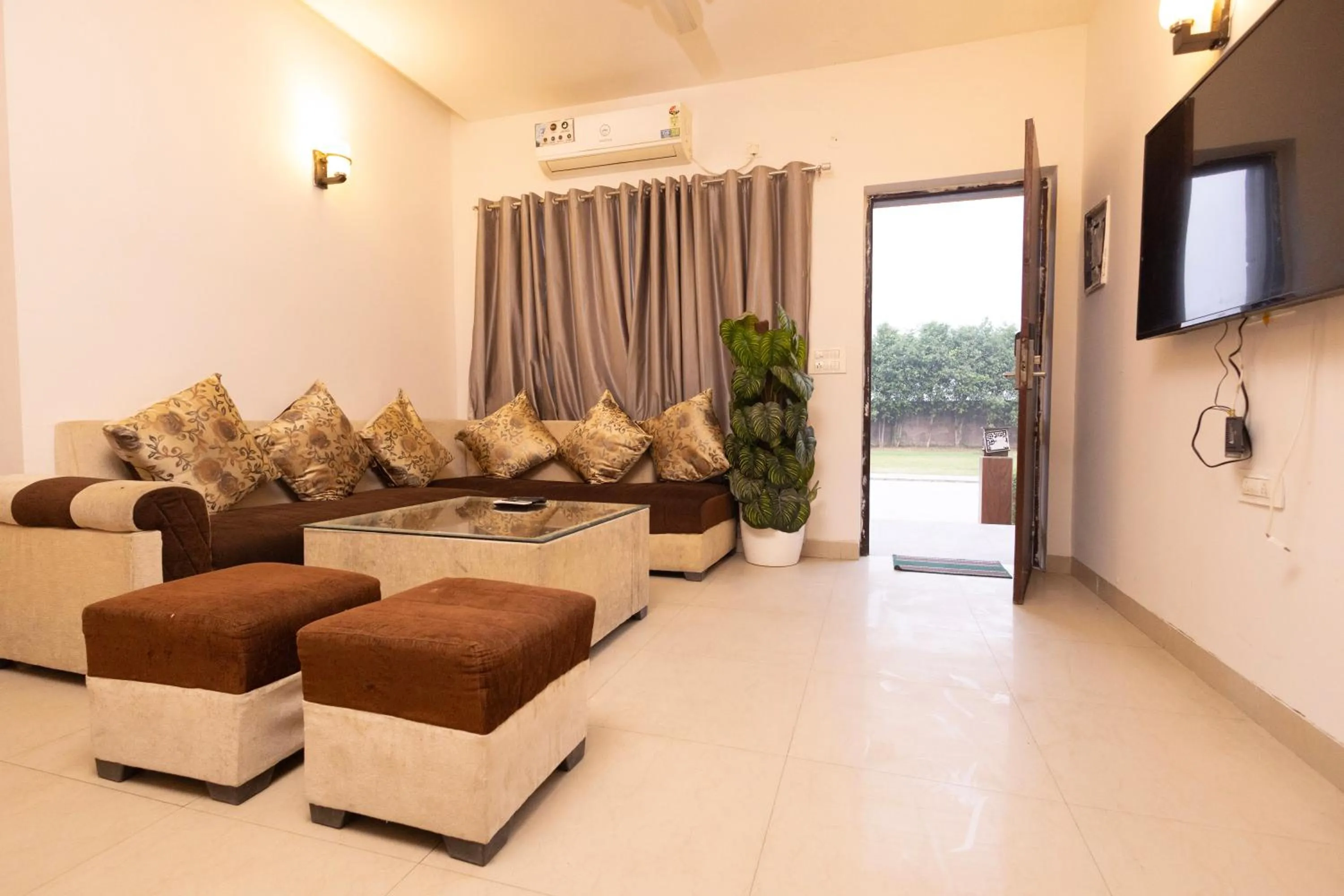 Three-Bedroom Premium Apartment with Balcony in Nandan Retreat 4-Star Hotel & Luxury Villas Near Prem Mandir, Vrindavan