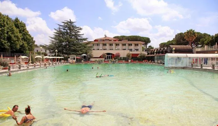 Swimming pool in Il Viterbino Struttura convenzionata con impianti termali