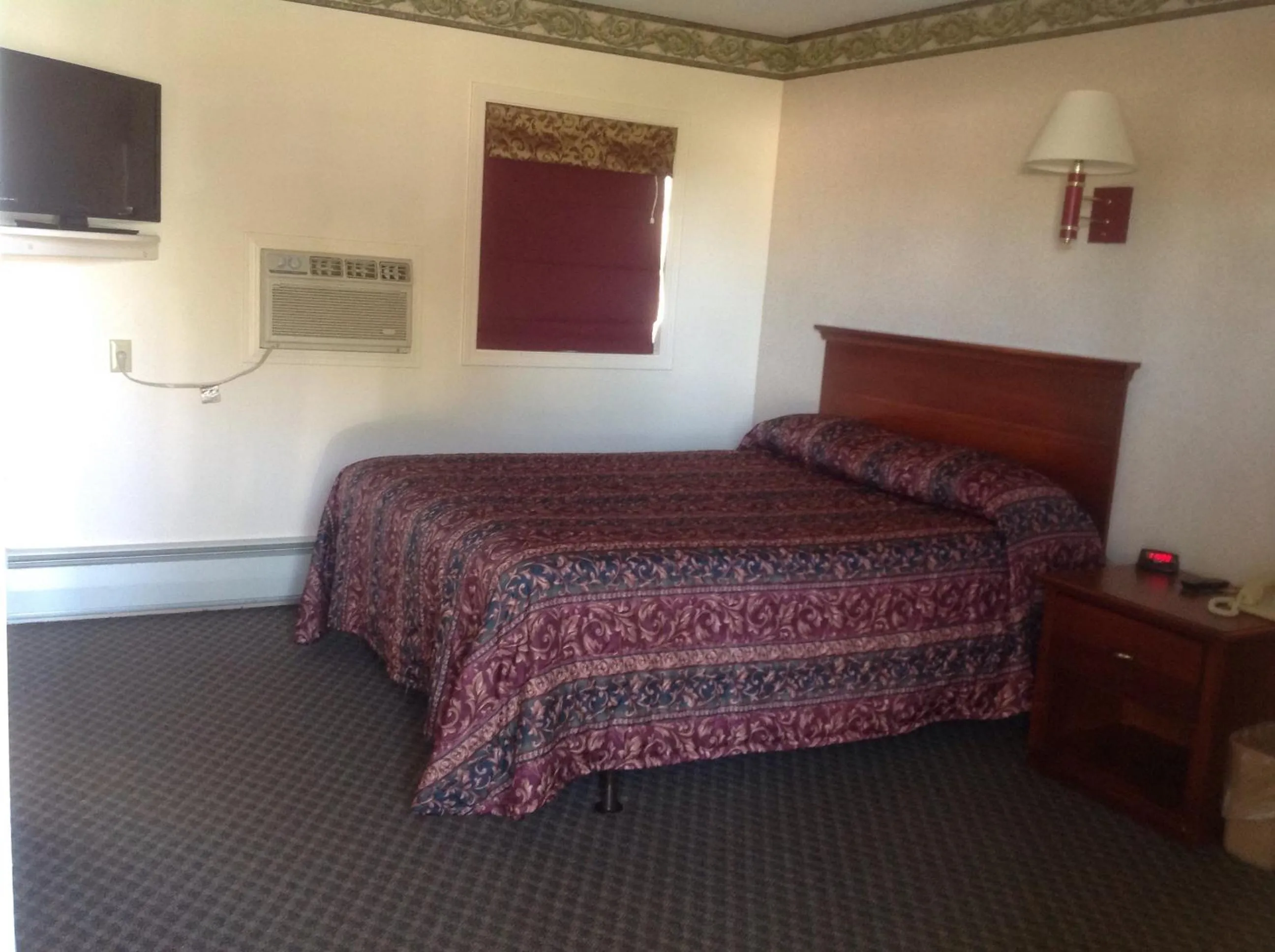 Photo of the whole room, Bed in Potsdam Inn