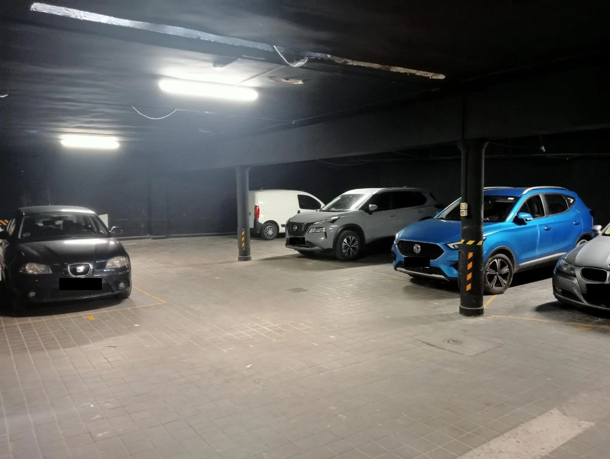 Parking in Hotel Life Gran Via - Tropical garden