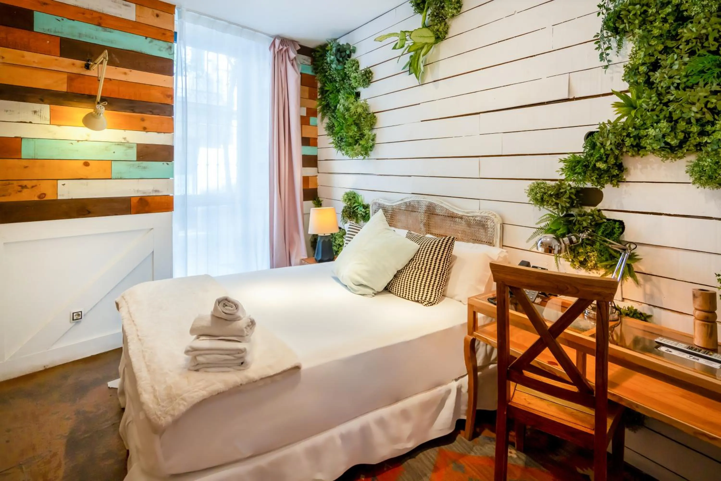 Photo of the whole room, Bed in Hotel Life Gran Via - Tropical garden